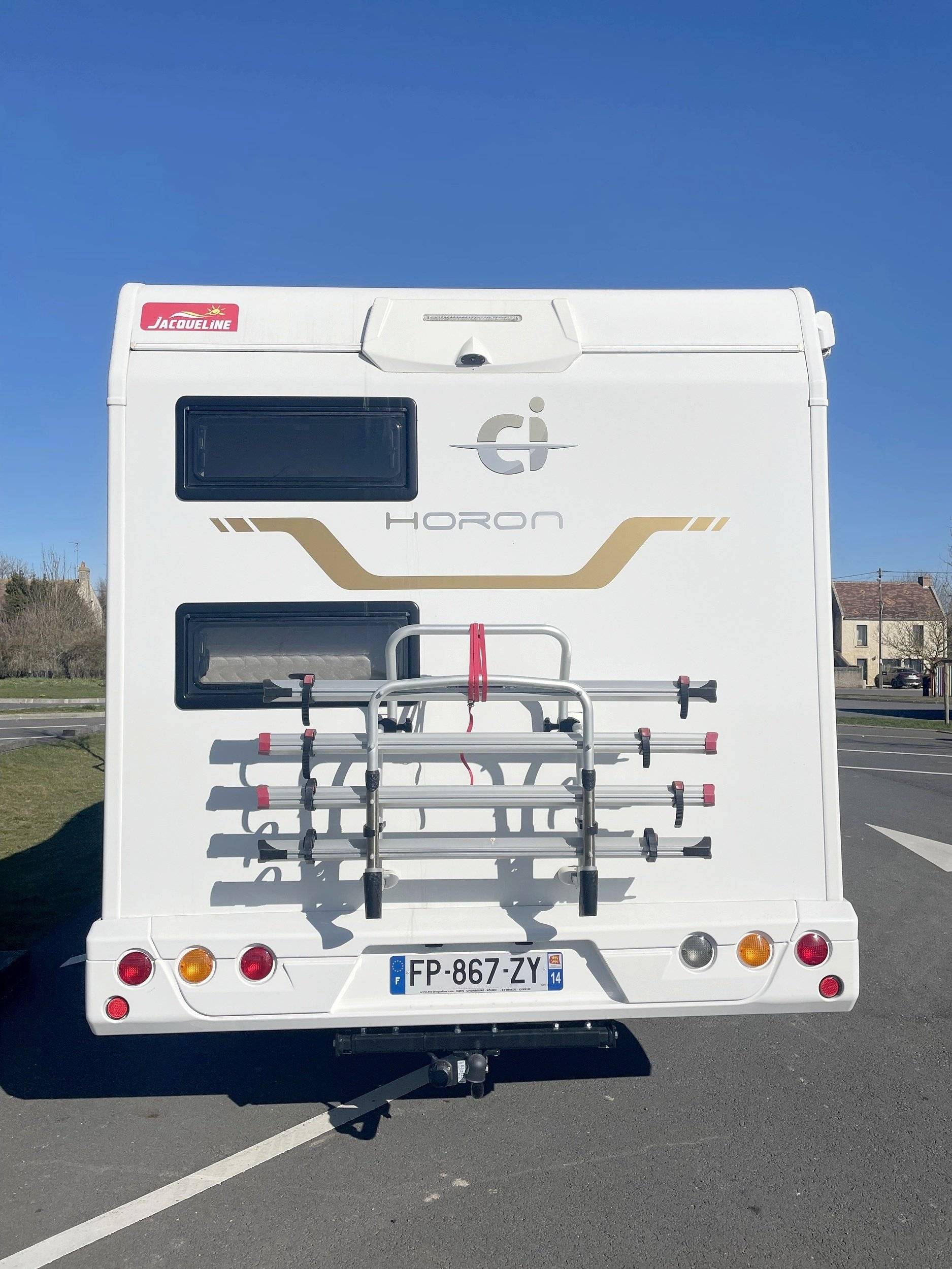 Cavarans International. HORON 77 M