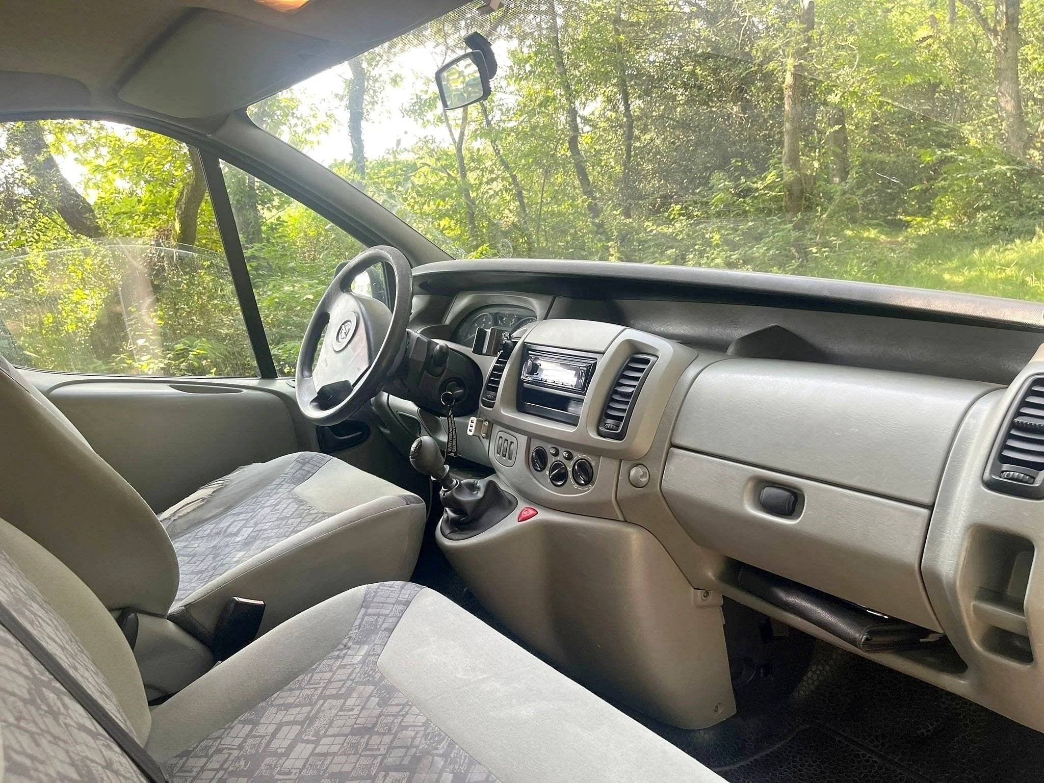 Poste de conduite Opel Vivaro 1,9 CDTI 100ch - Yescapa