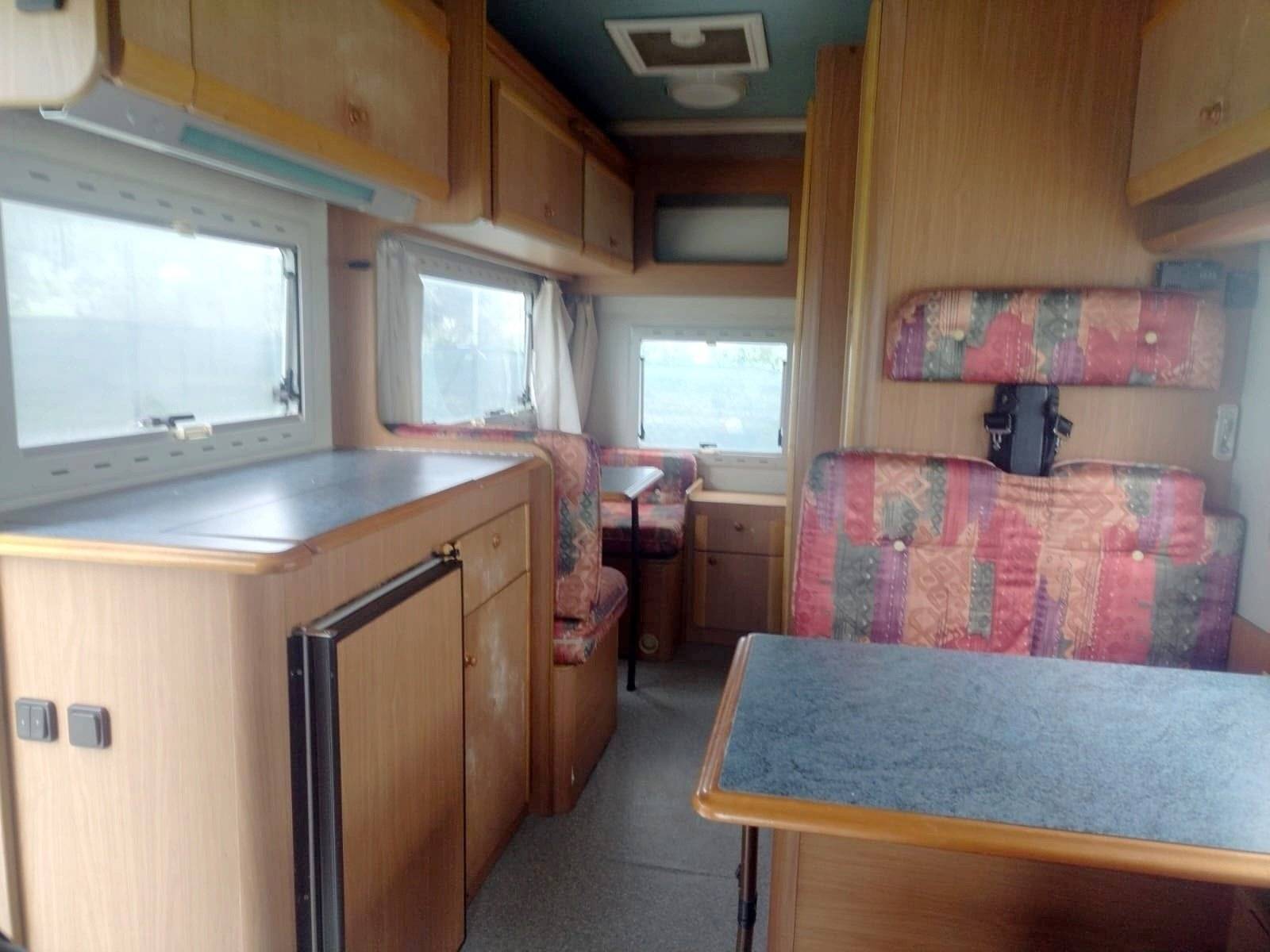 Menjador Fiat Ducato 2.5 TDI - Yescapa