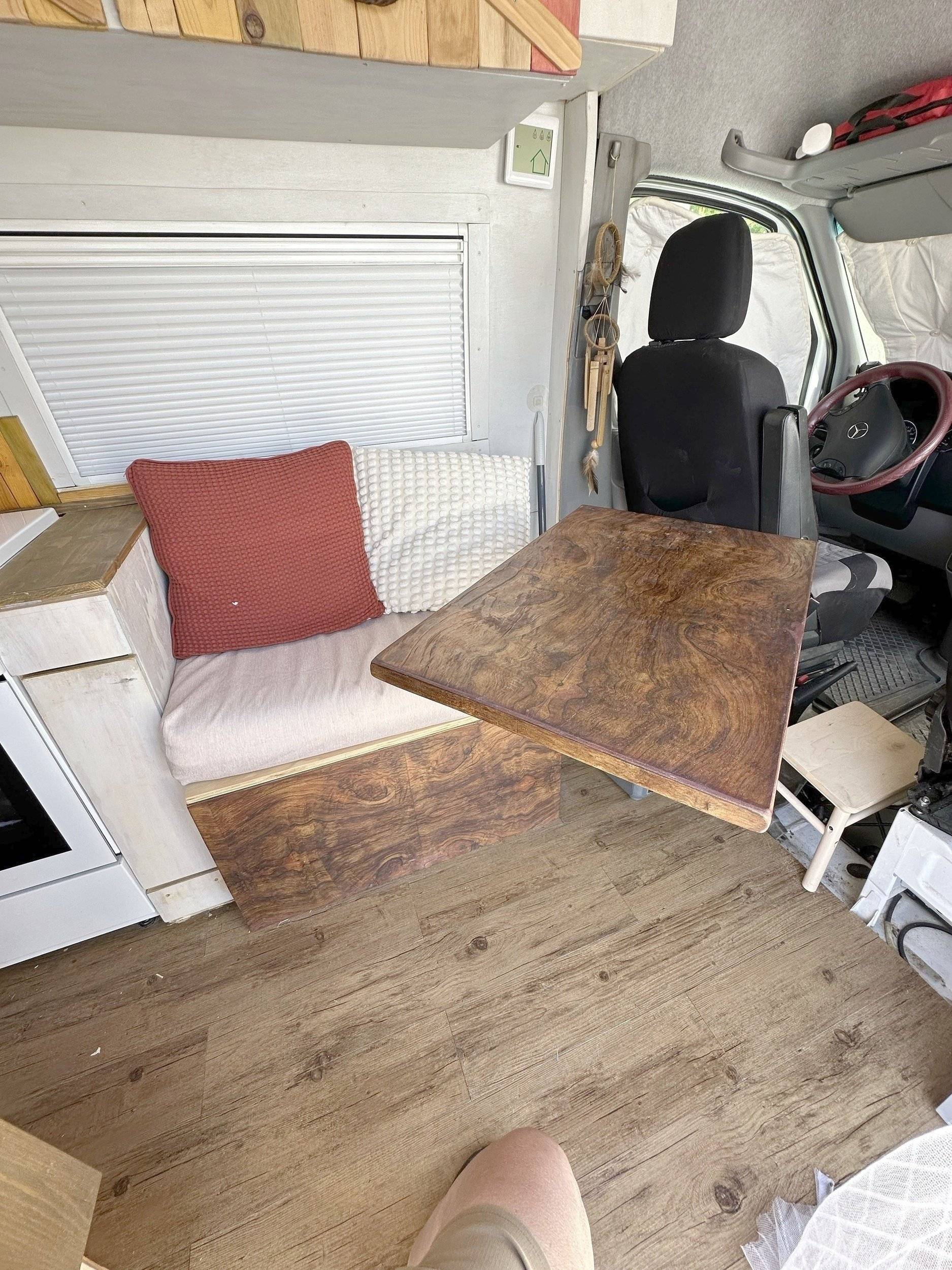 Dinette Mercedes Sprinter 3,0 l CDI 184 ch. - Yescapa