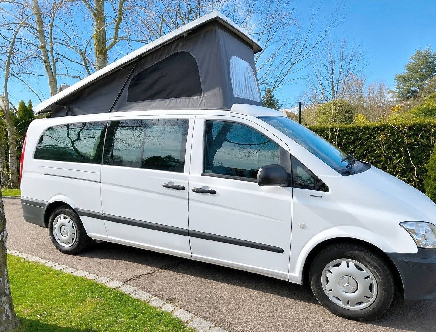 schräge Vorderansicht Mercedes VITO 113 CDI - Yescapa
