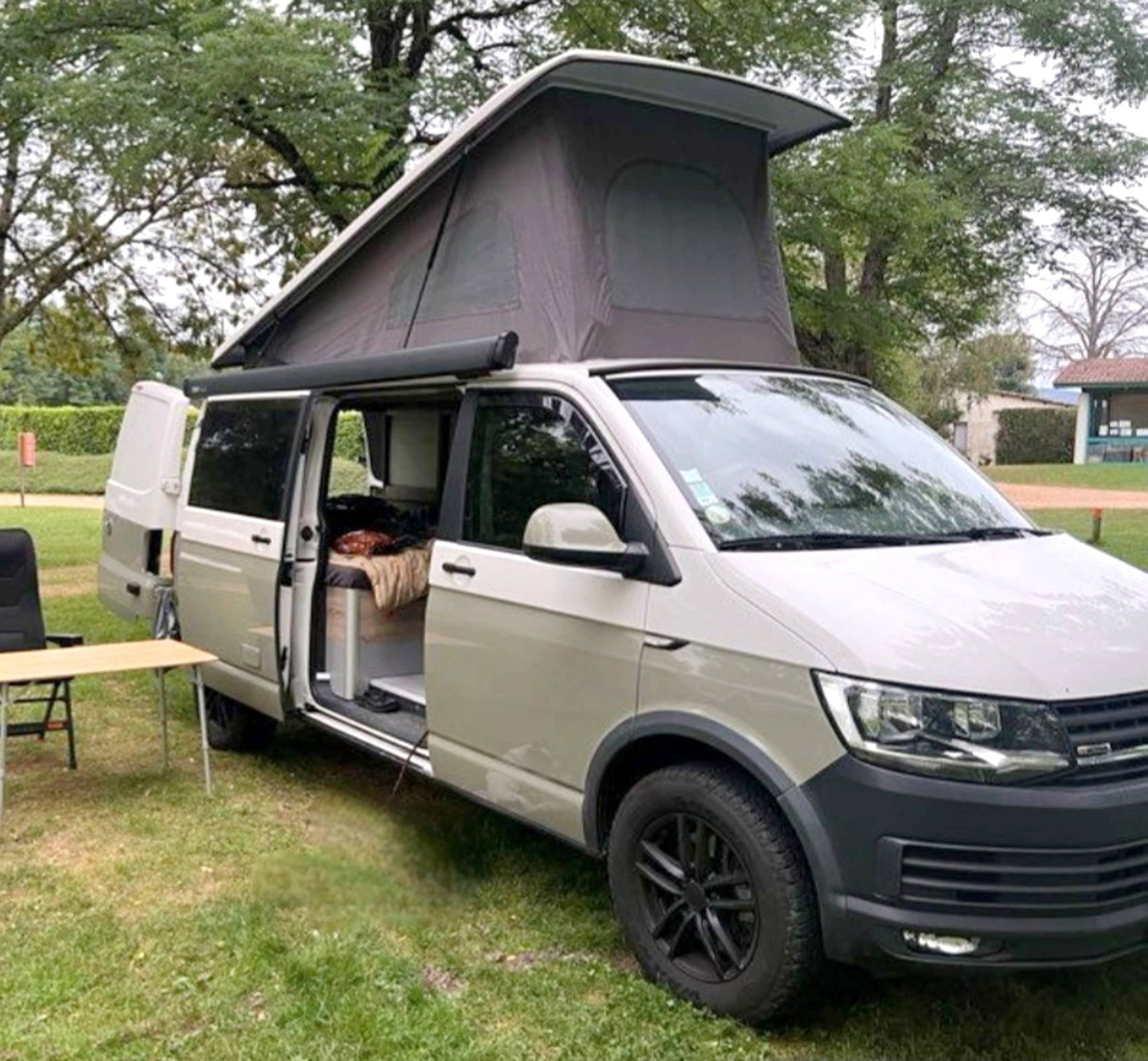 Front view from 3/4 Volkswagen T6 2,0 l 204 ch 4 Motion - Yescapa
