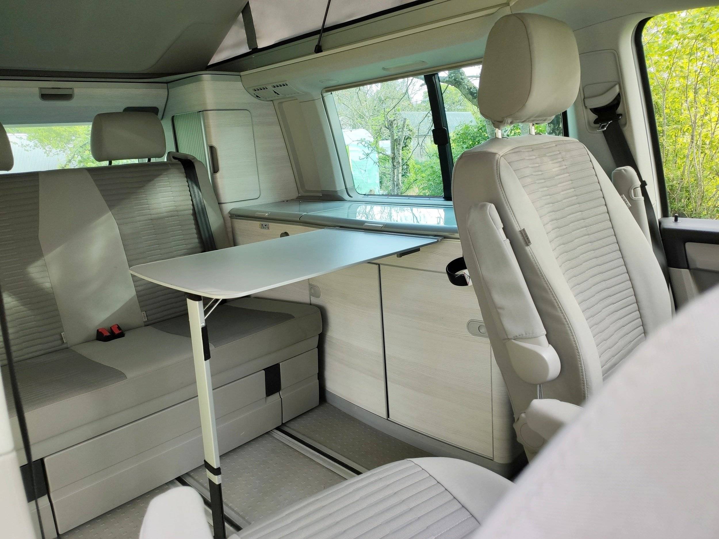 Dining Area Volkswagen T6 2,0 l 204 ch - Yescapa