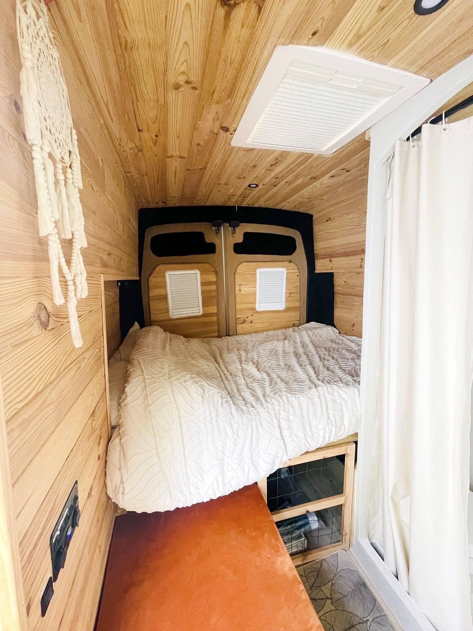 Dormidas Ford Transit 2,2 l 125 ch - Yescapa