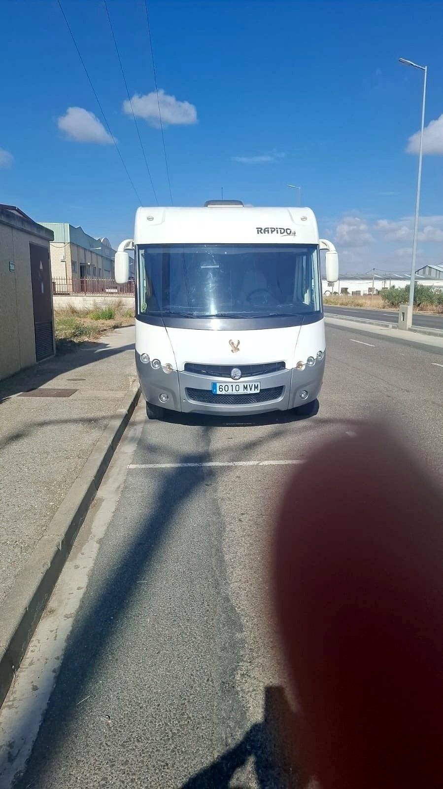 Vue avant de 3/4 Fiat - Yescapa