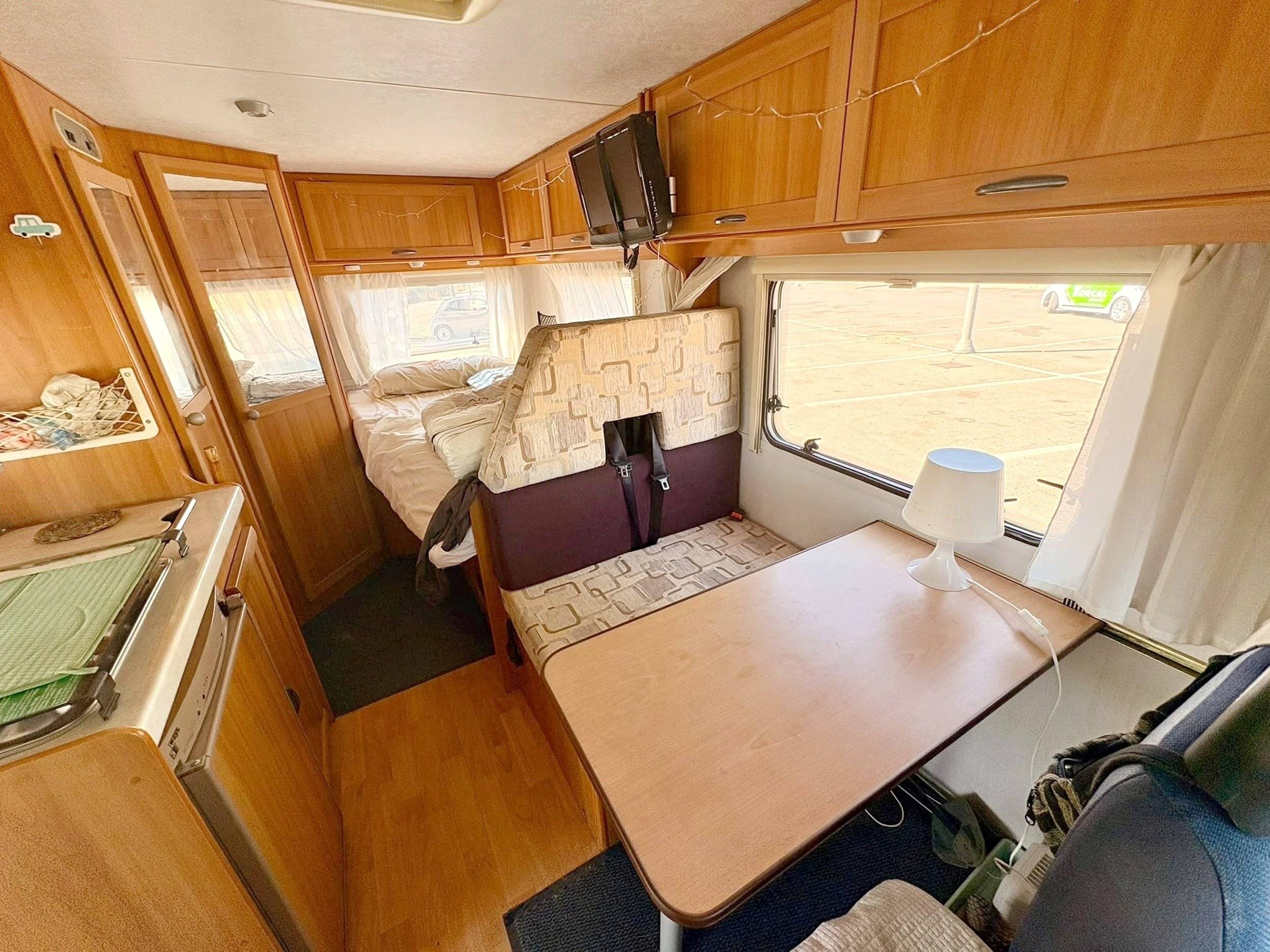 Dining Area Fiat Fiat ducato - Yescapa
