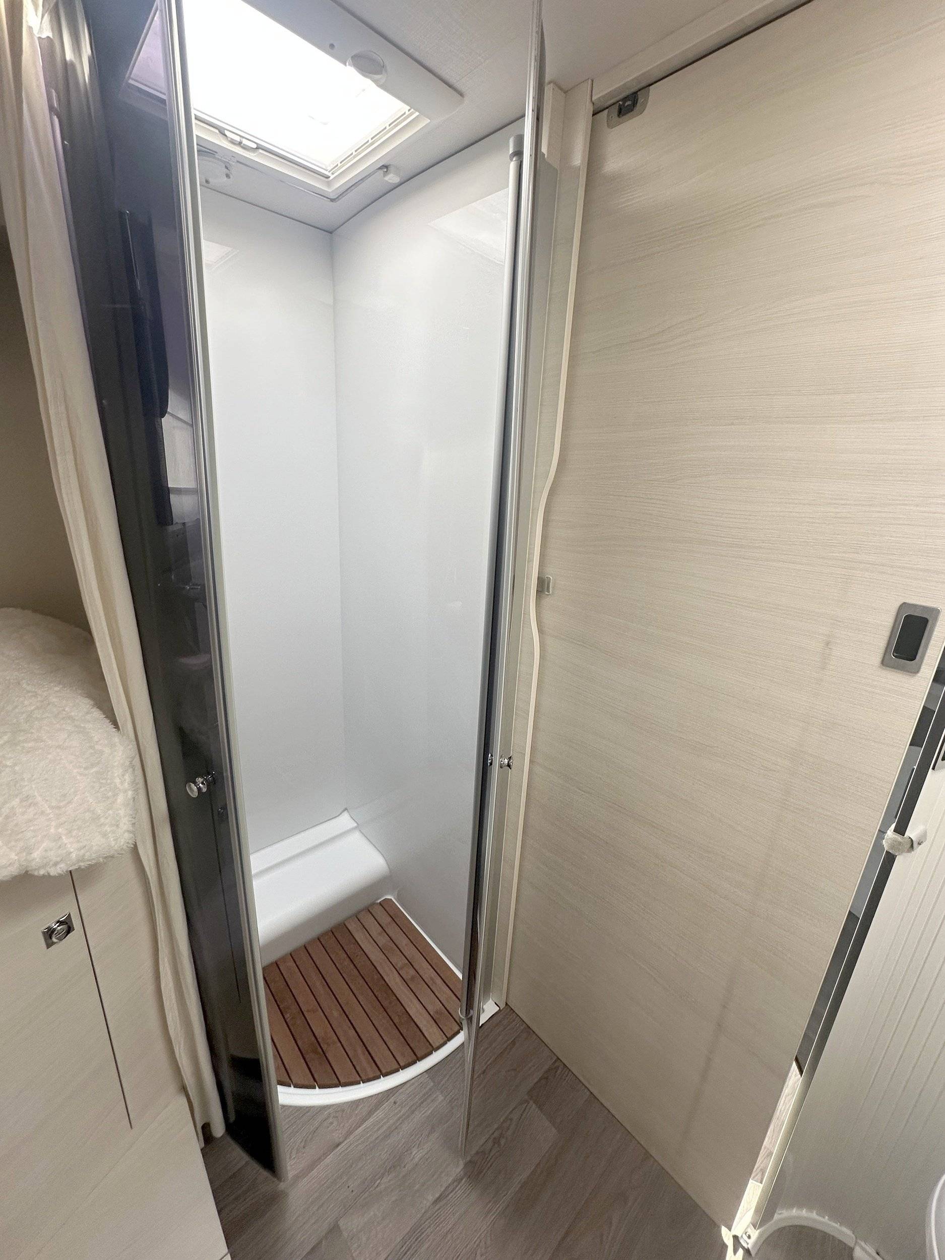 Challenger ford transit