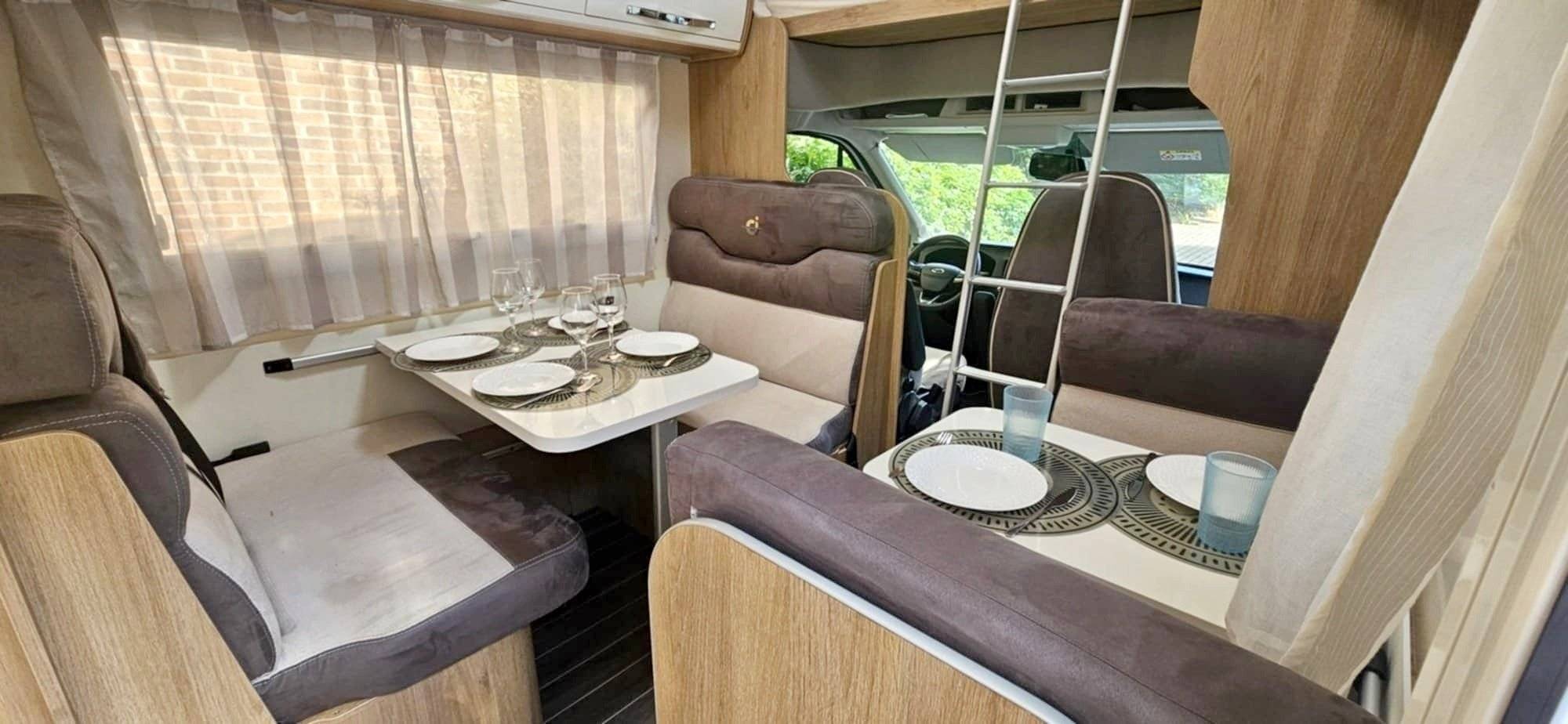 Dinette Ford FORD TRANSIT - Yescapa