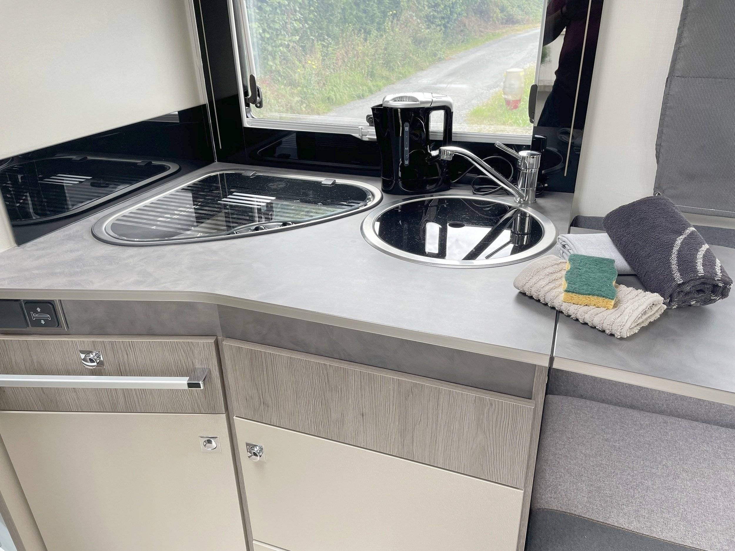 Kitchenette Ford Transit 2,0 l 170 ch - Yescapa
