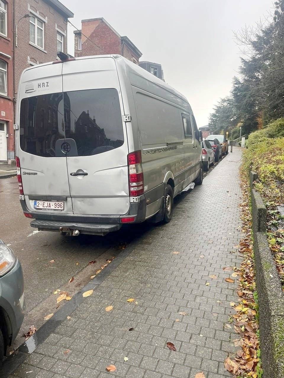 Vue arrière Mercedes - Yescapa