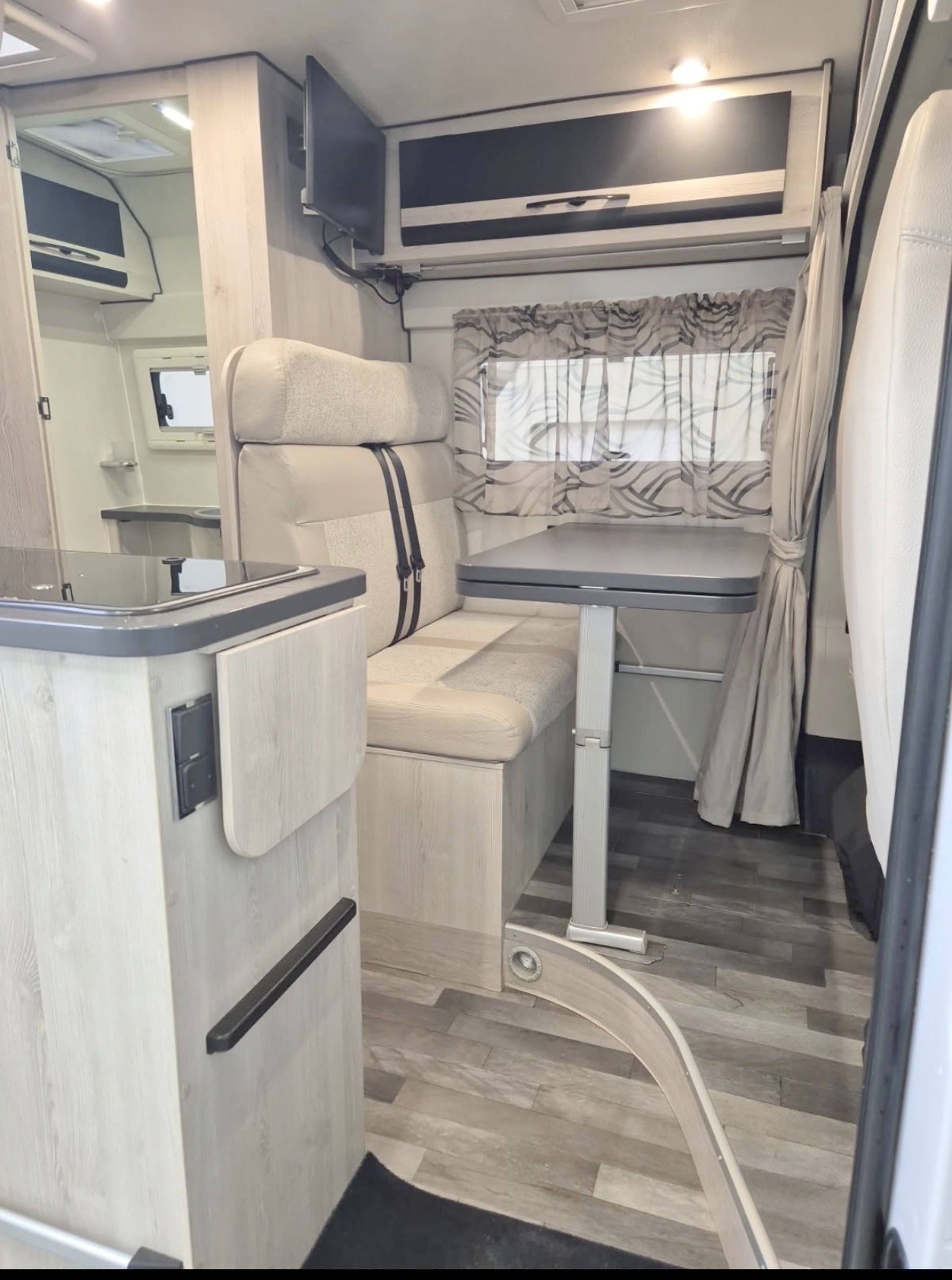 Comedor Fiat Ducato 2,3 130 ch - Yescapa