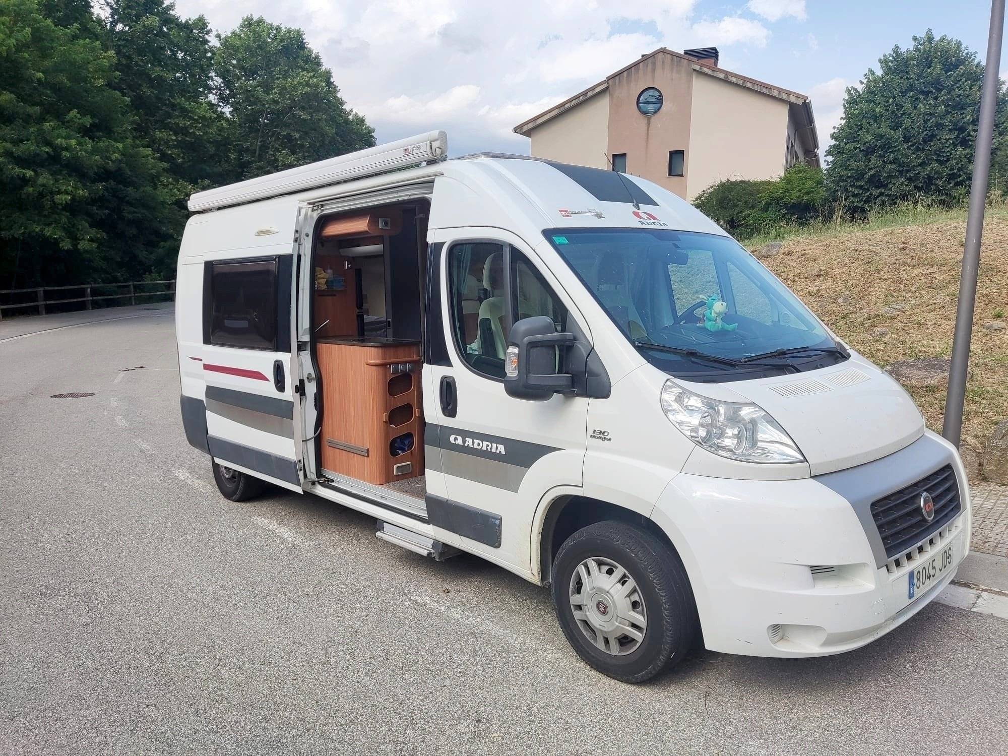Vue avant de 3/4 Fiat Ducato 2,3 l Multijet 130 ch. - Yescapa