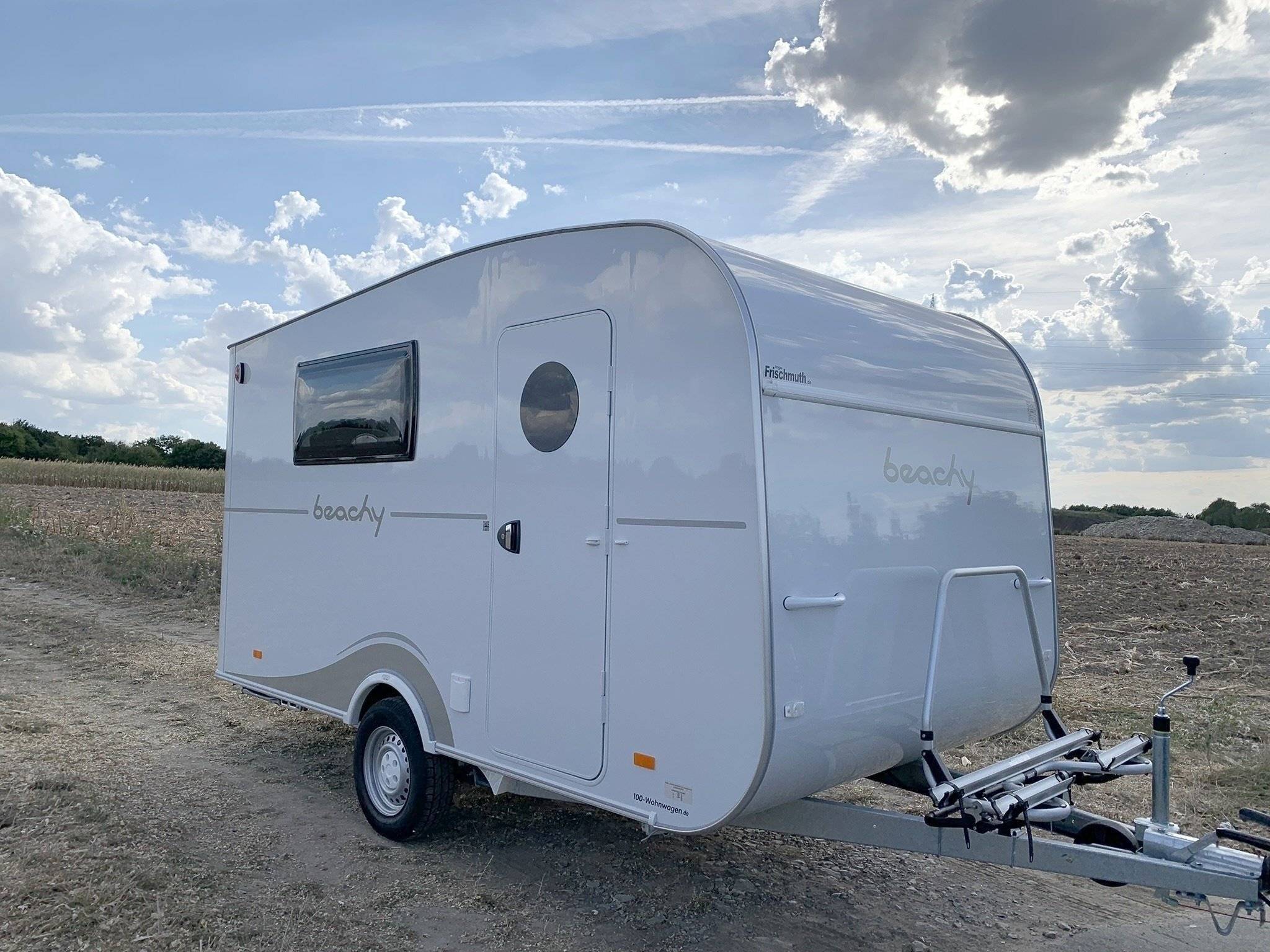 Front view from 3/4  - Yescapa