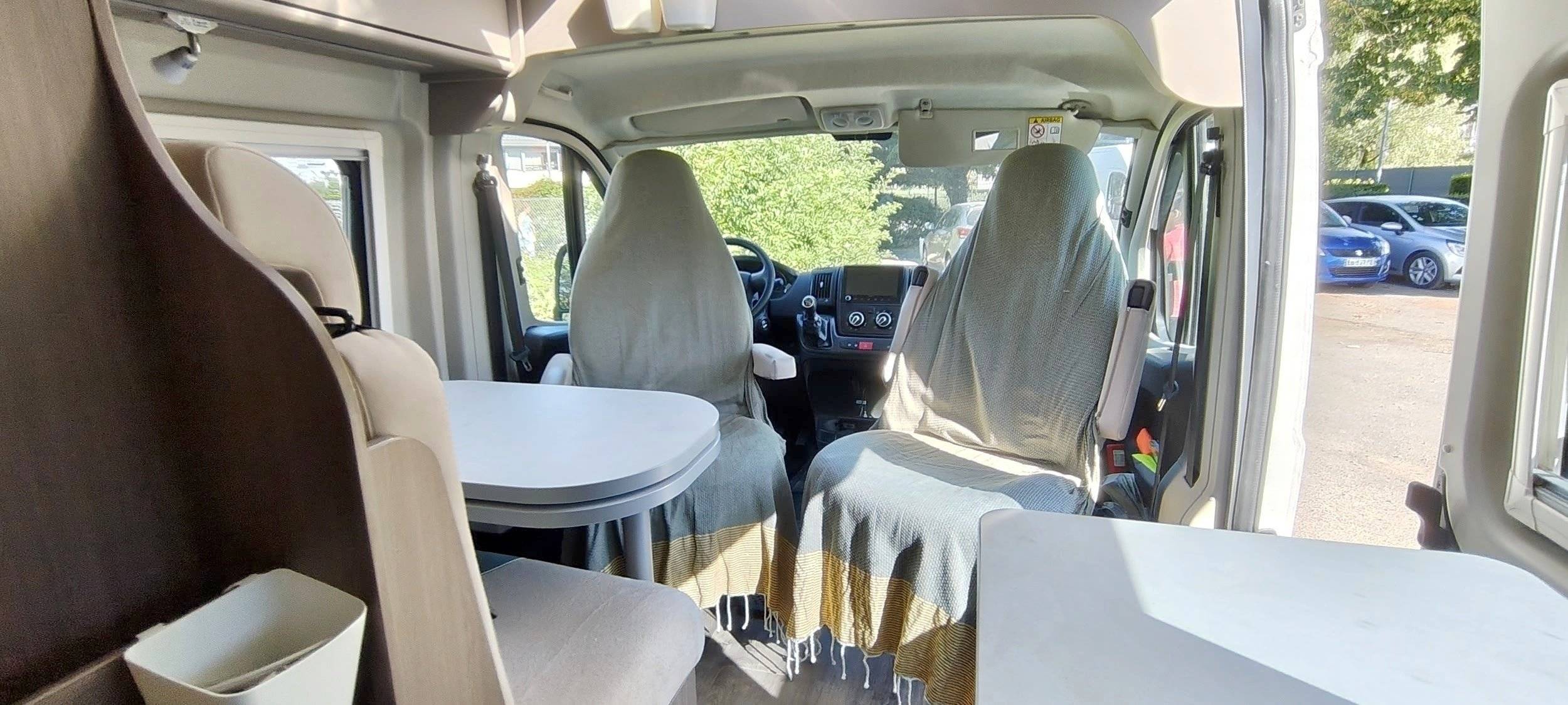 Comedor Peugeot Boxer 2.2 Blue HDI 140ch - Yescapa