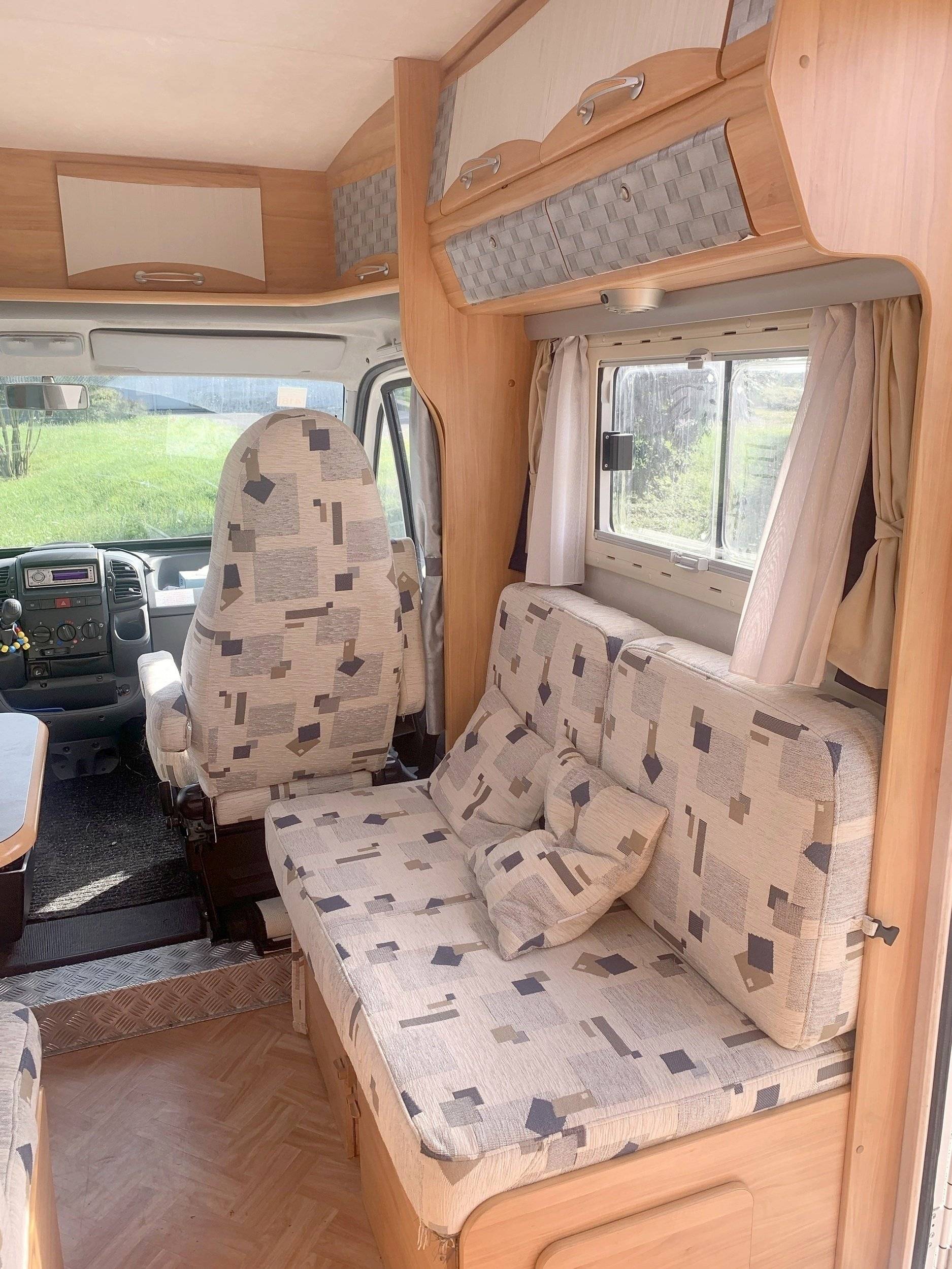 Dinette Fiat Adria mobile 690 - Yescapa