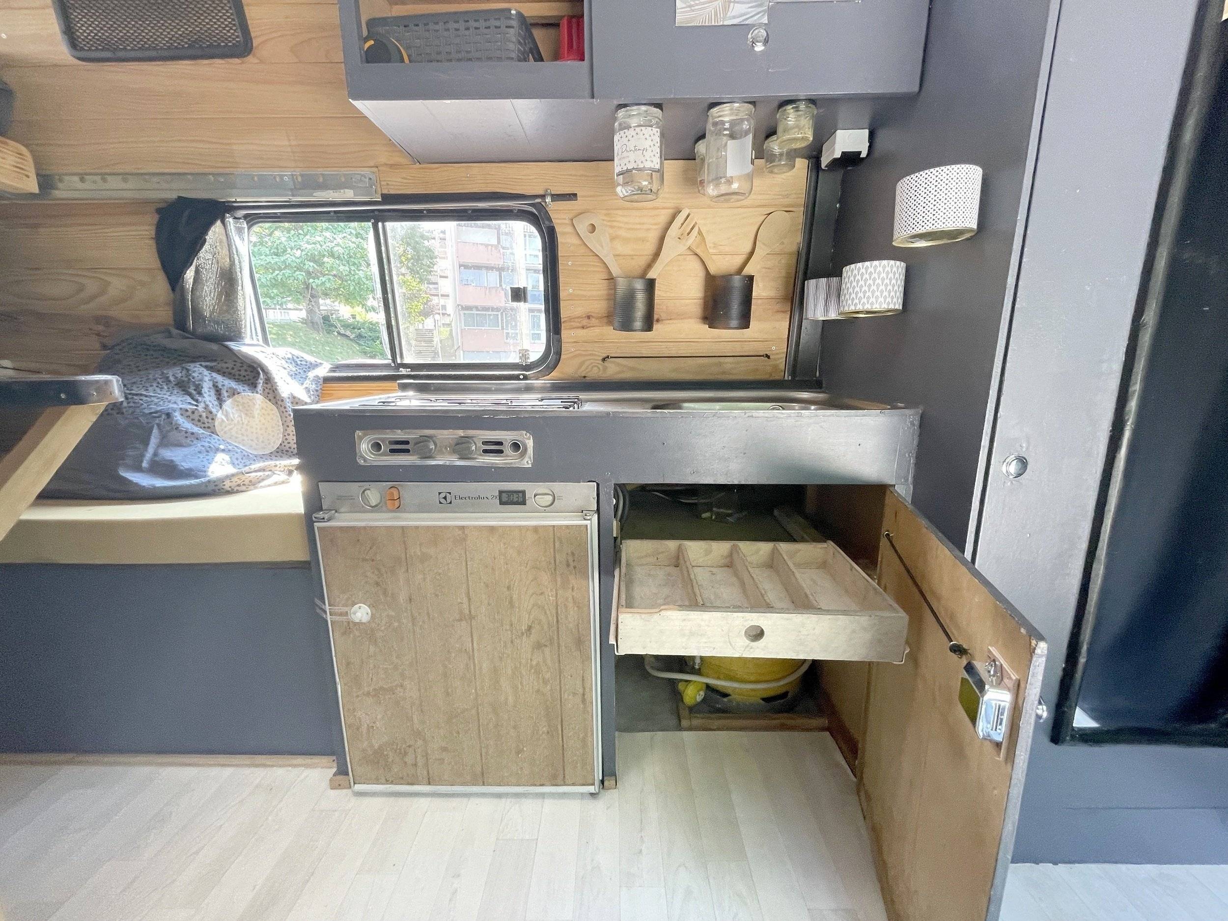 Coin cuisine Iveco - Yescapa