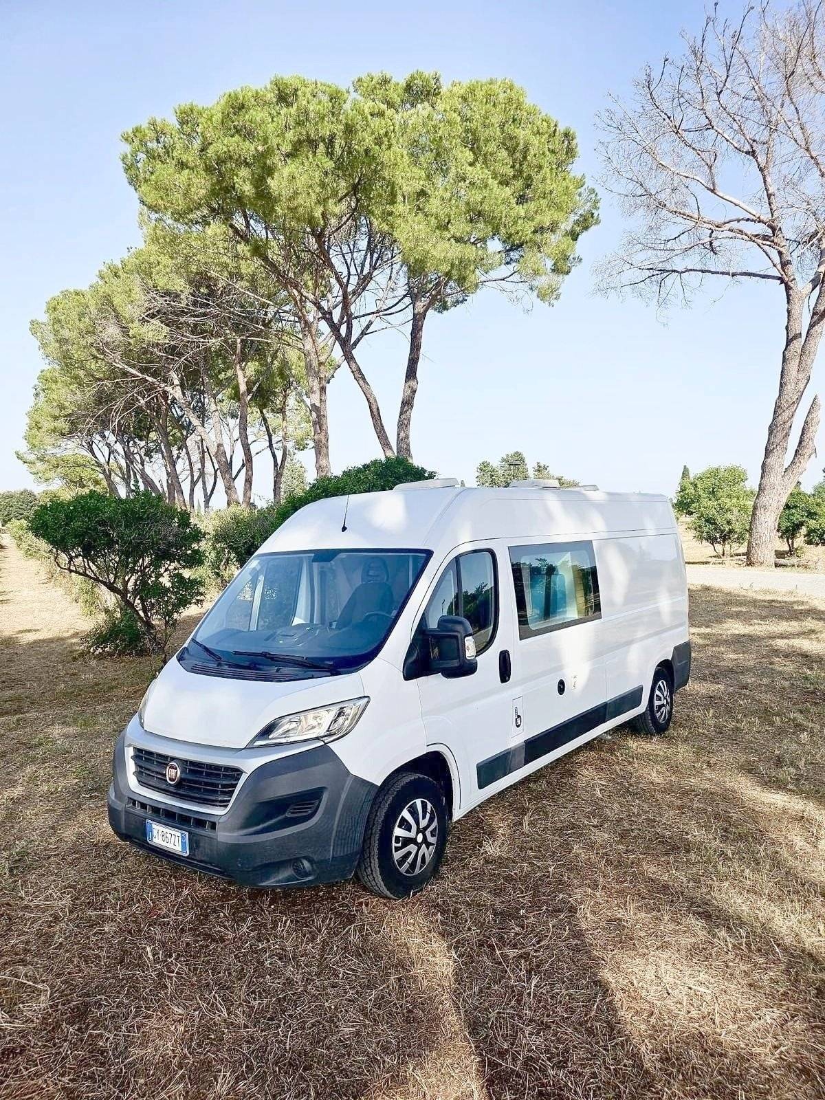 Vue avant de 3/4 Fiat FIAT DUCATO - Yescapa
