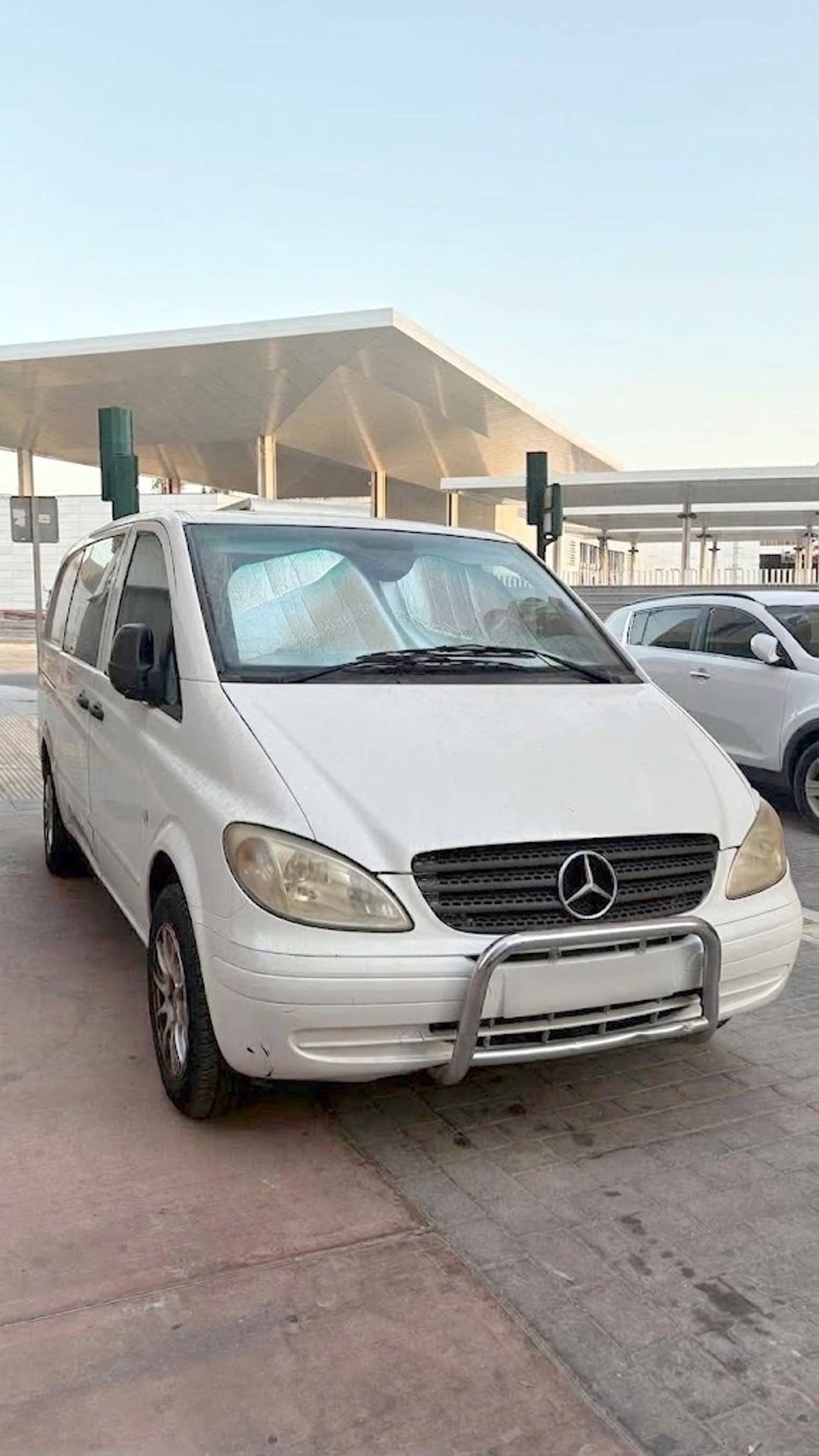 Front view from 3/4 Mercedes - Yescapa