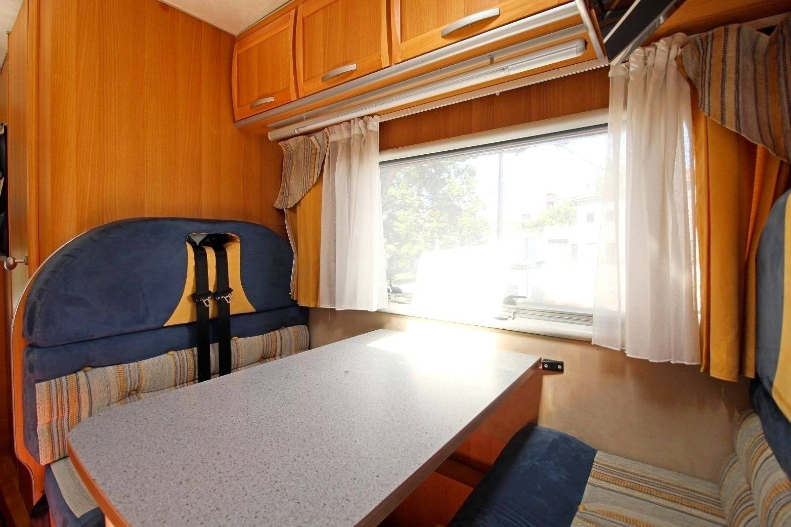 Dinette Fiat Ducato 2,2 l Multijet 100 ch. - Yescapa