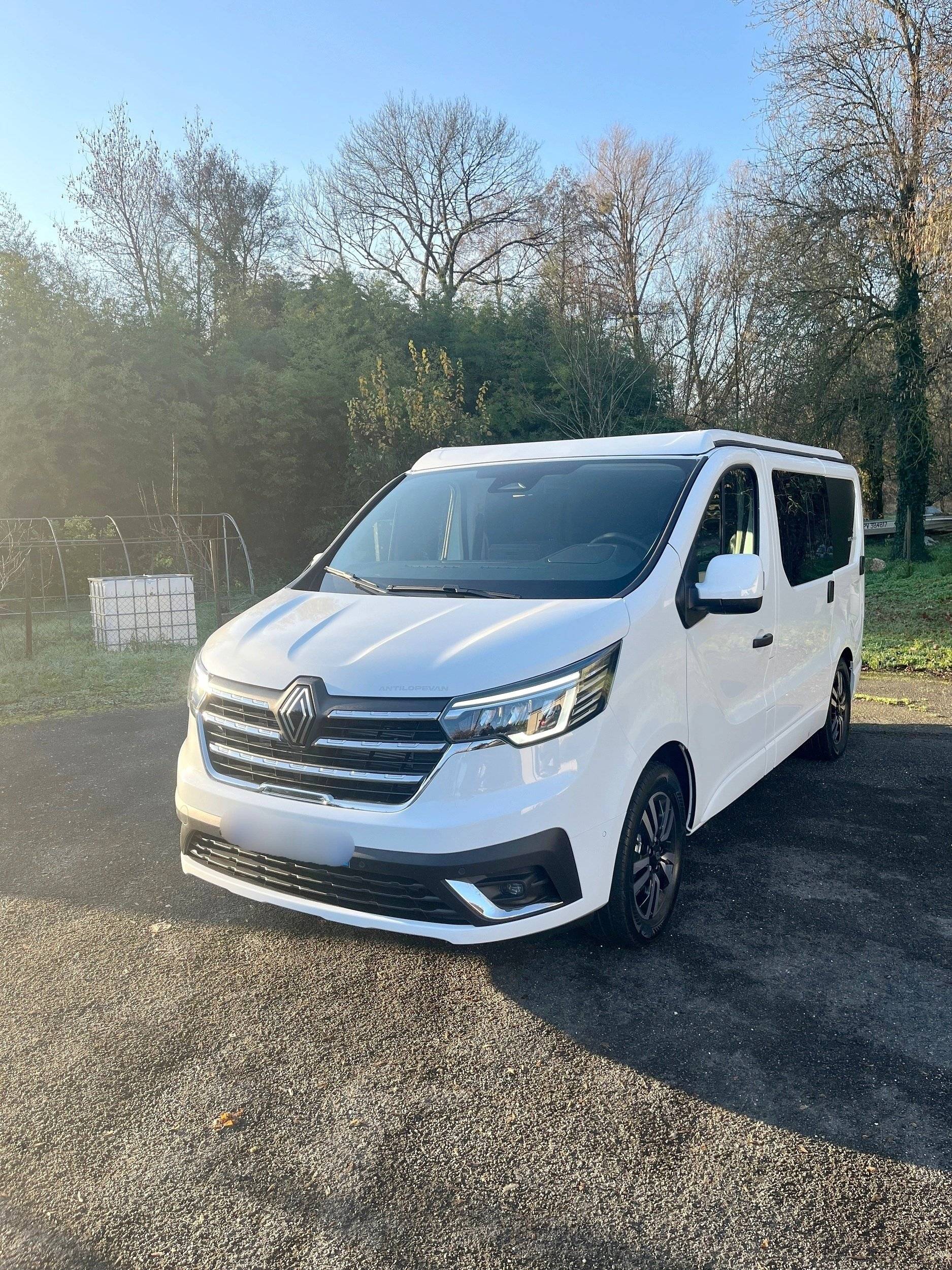 Vue avant de 3/4 Renault - Yescapa