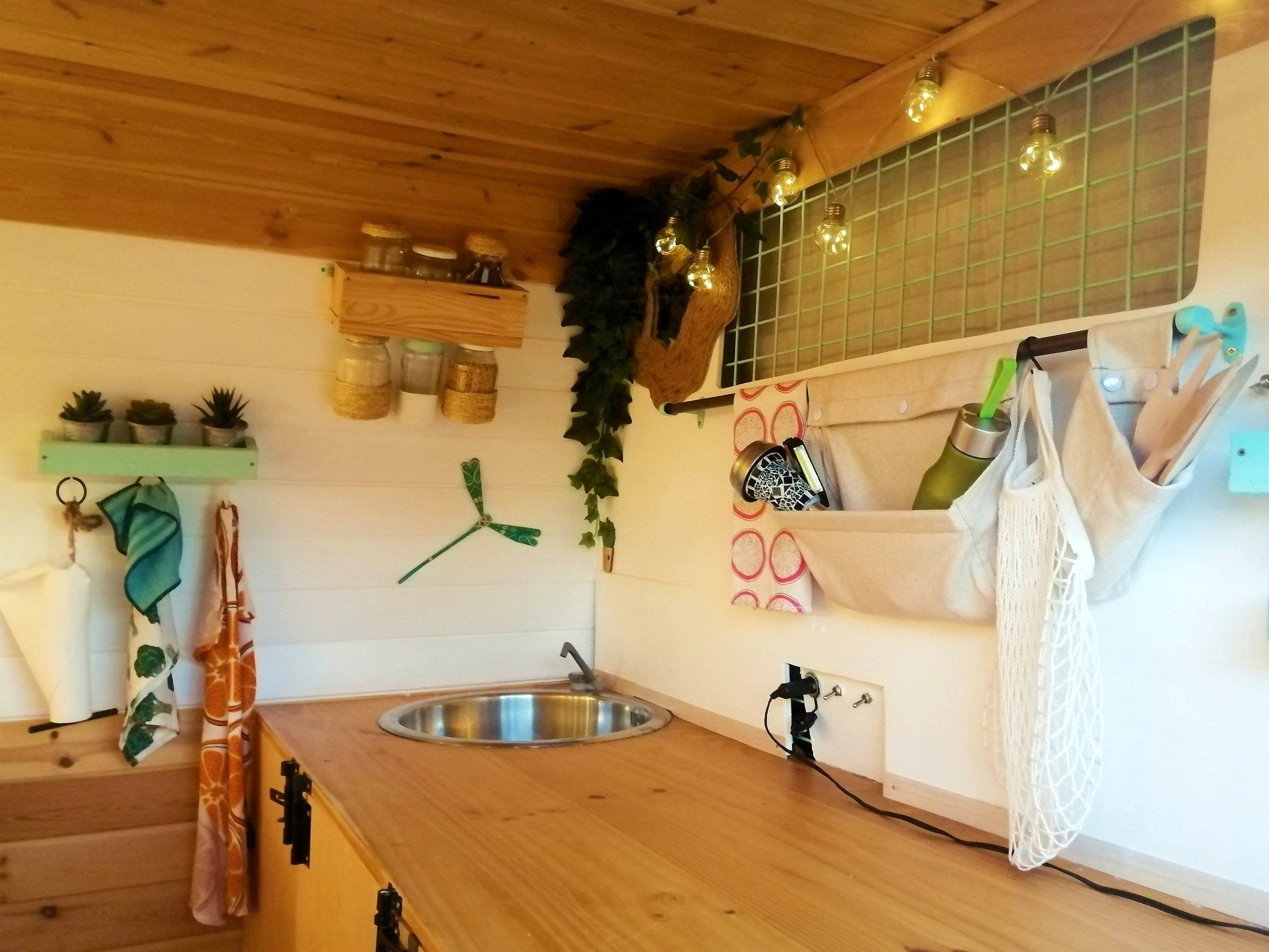 Ford Transit 100L Van (TSE-3) 