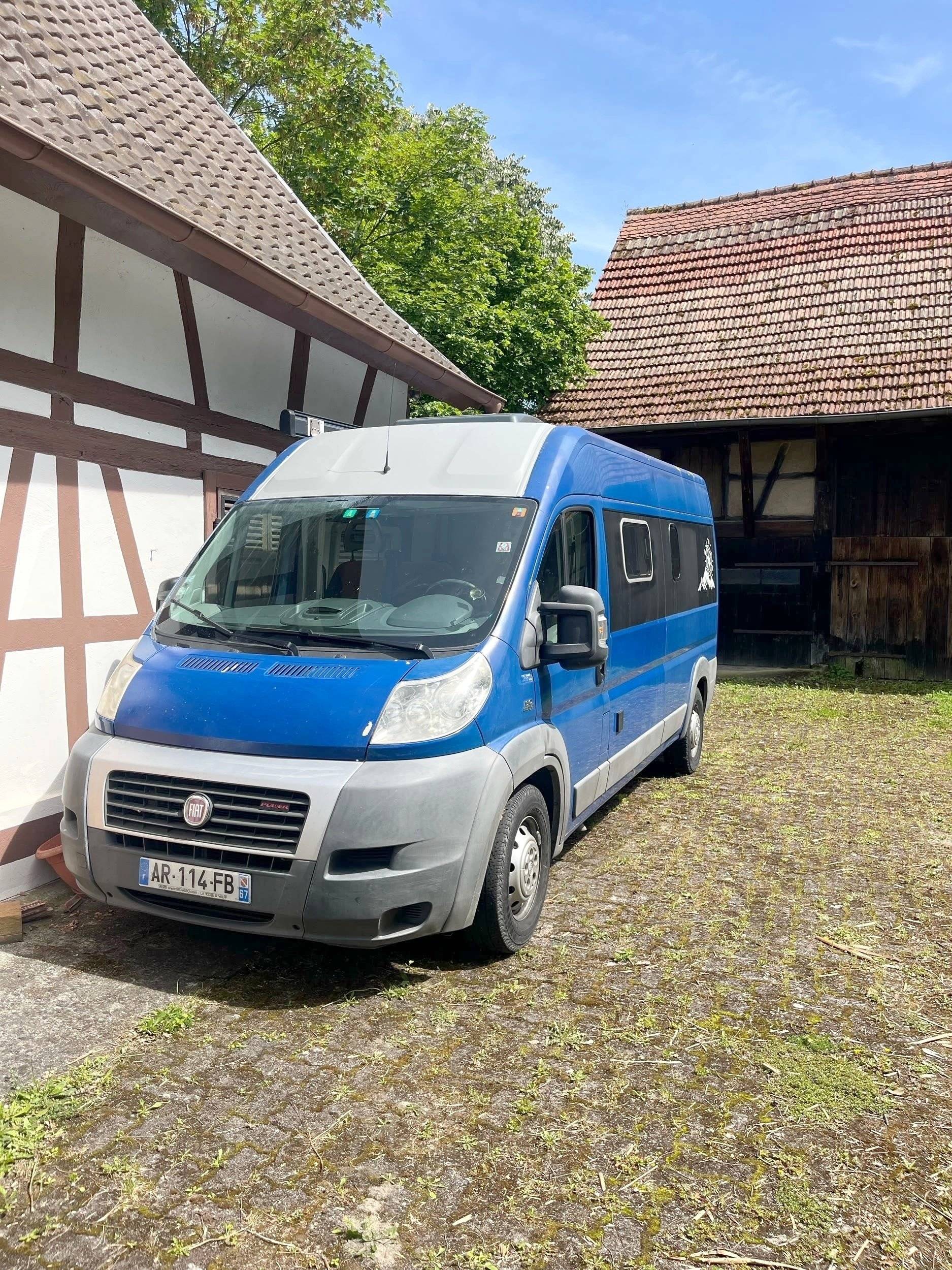 Vista de 3/4 Fiat Ducato 3,0 l 160 ch - Yescapa