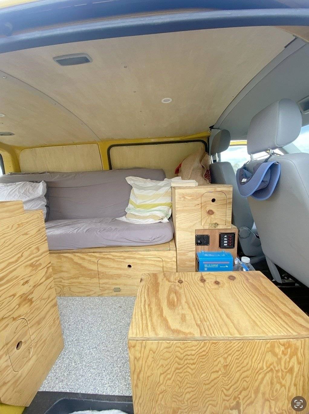 Essecke Volkswagen Volkswagen Transporter T5 - Yescapa