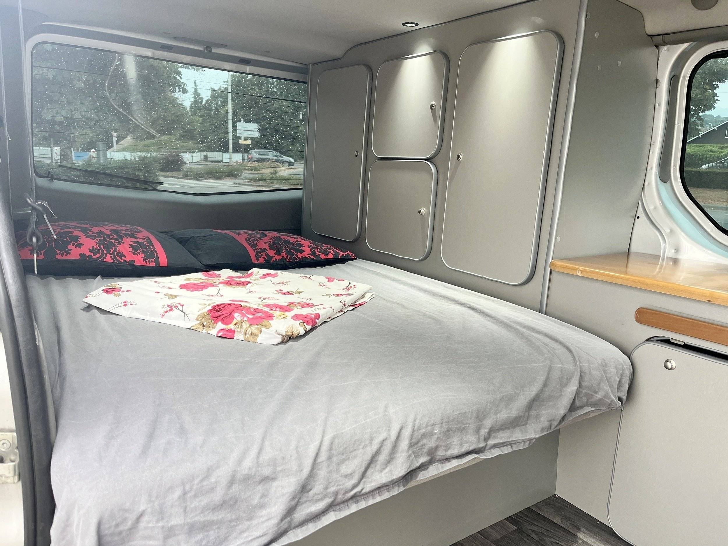 Couchages Opel Vivaro 1,9 CDTI 100ch - Yescapa