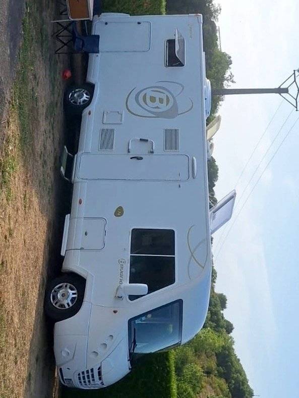 Vista frontale a ¾ Fiat - Yescapa