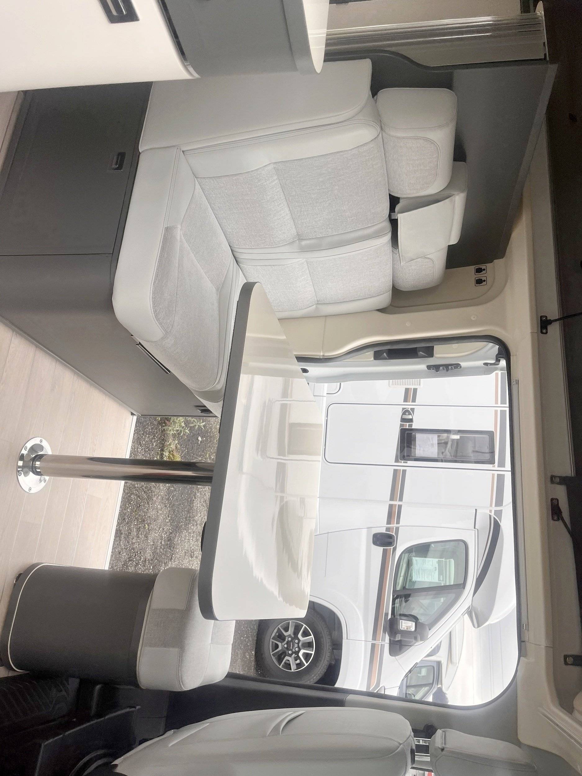 Eethoek Ford Transit Custom 2,0 l 130 ch - Yescapa