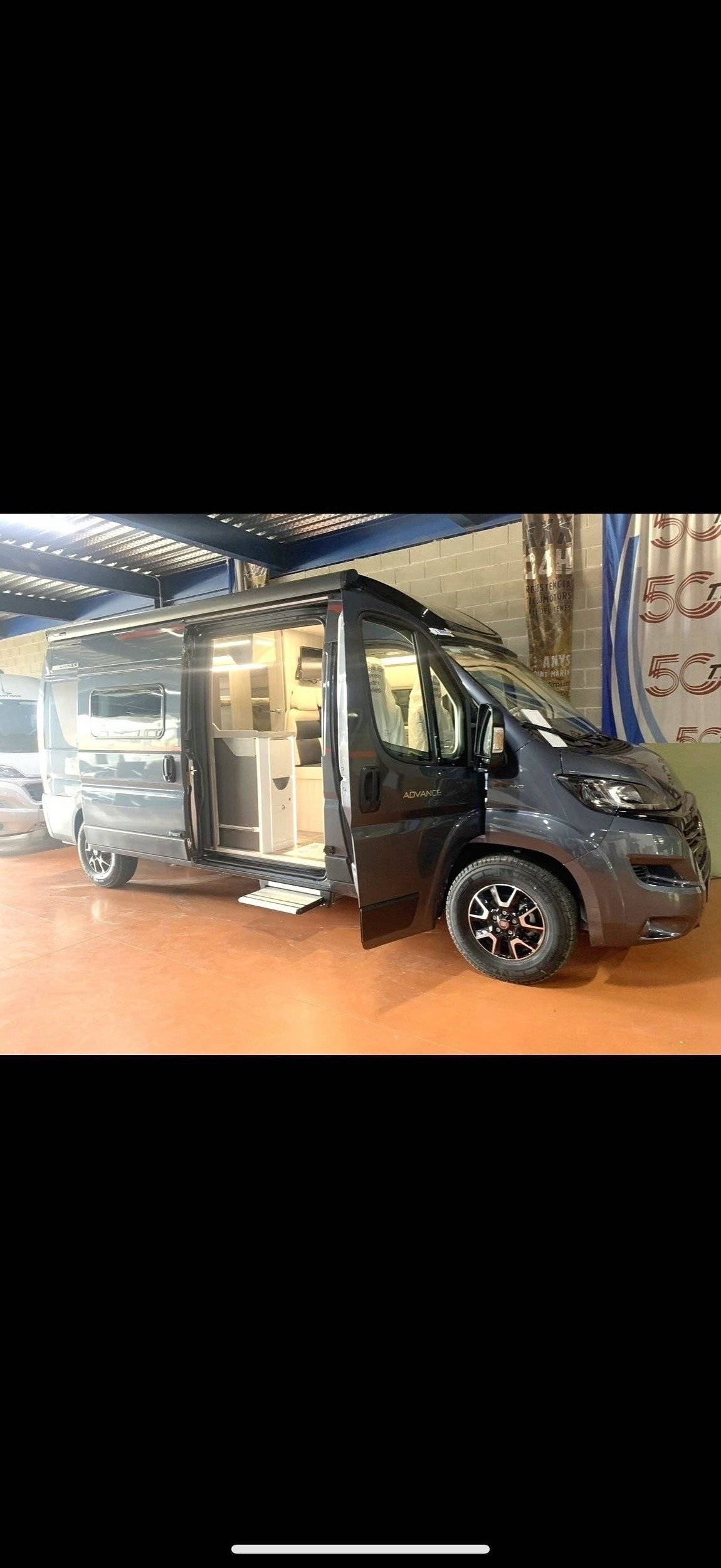 Vue avant de 3/4 Fiat 2,3 l 140ch - Yescapa