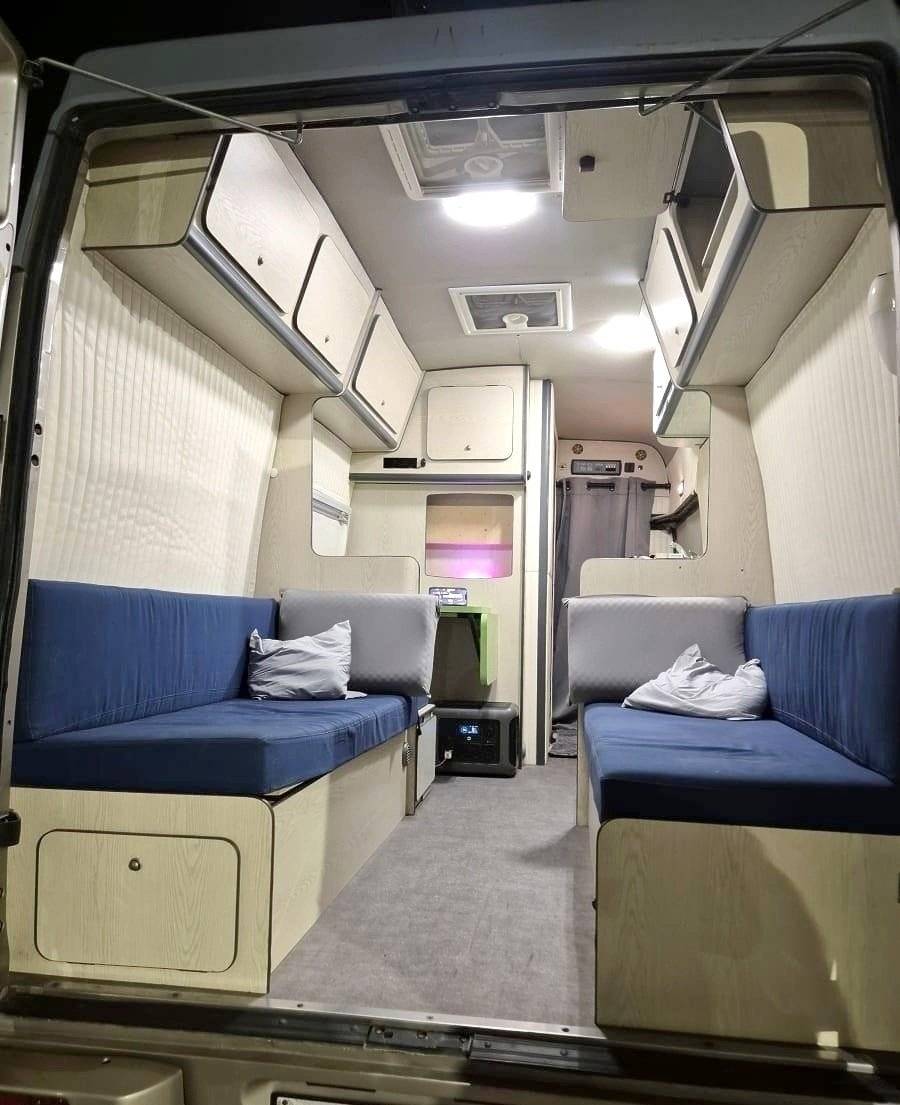 Dinette Iveco Daily 2,3 HPI 116 ch. - Yescapa