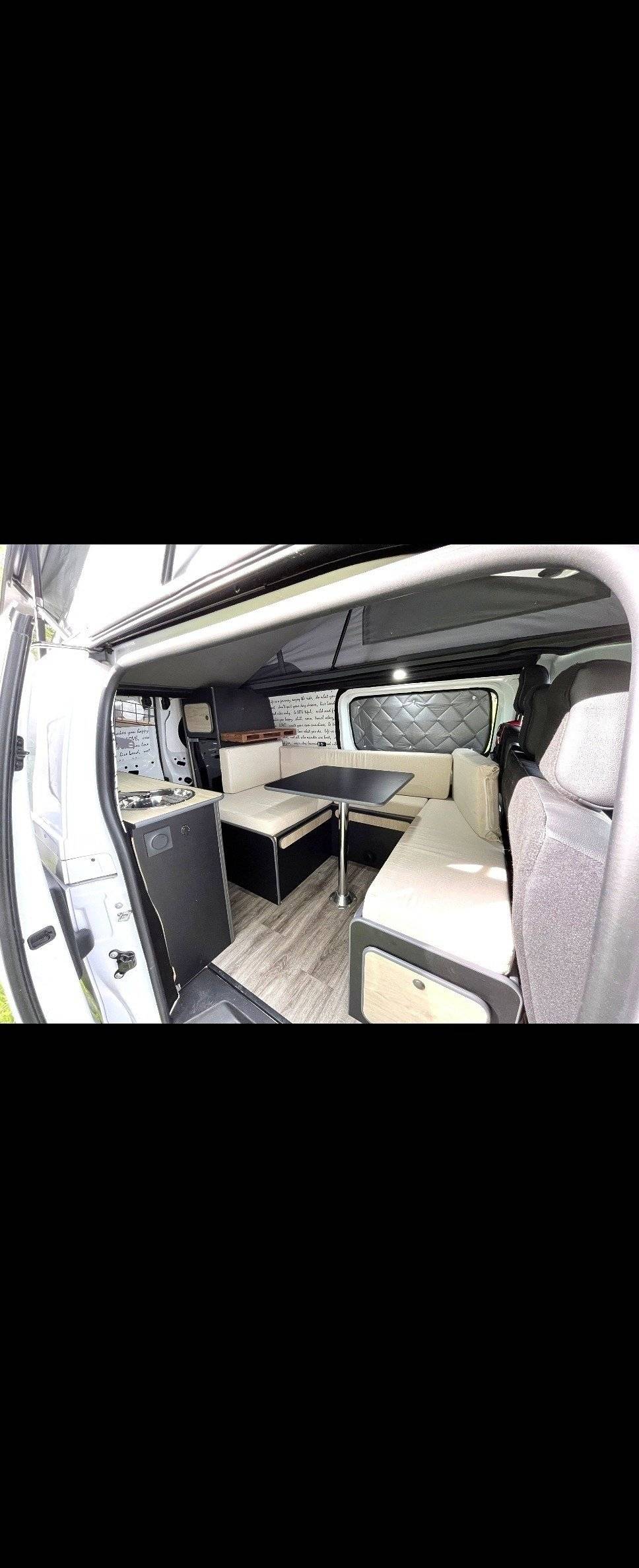 Coin repas Citroën Jumpy 2,2 l 120 ch - Yescapa