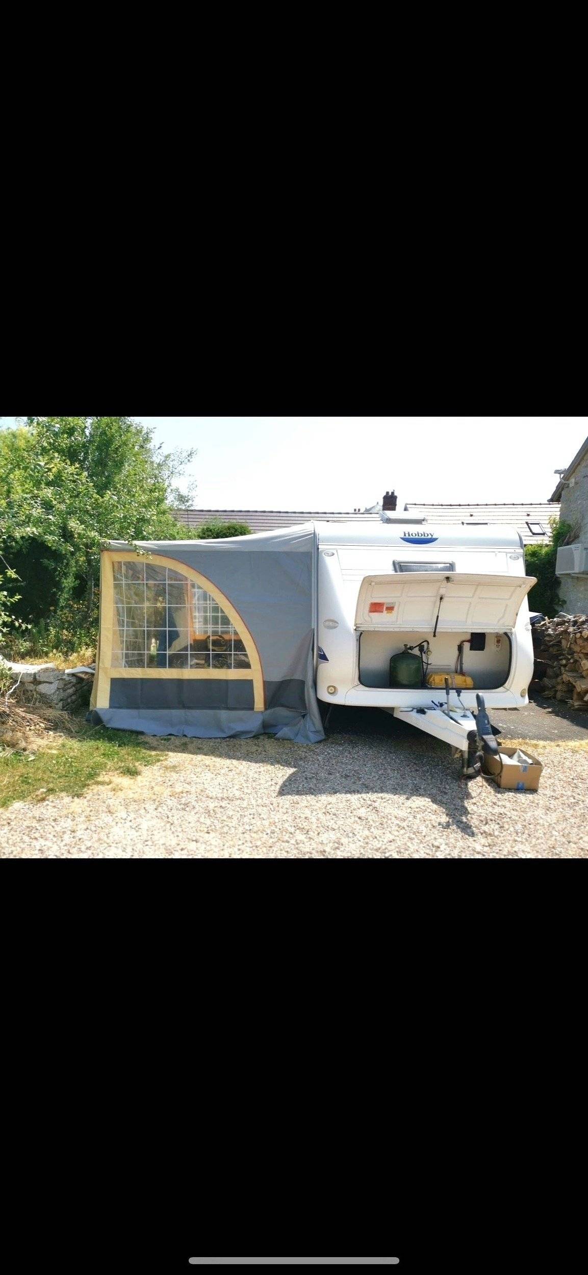 Vue avant de 3/4 Hobby Hobby Excellence - Yescapa