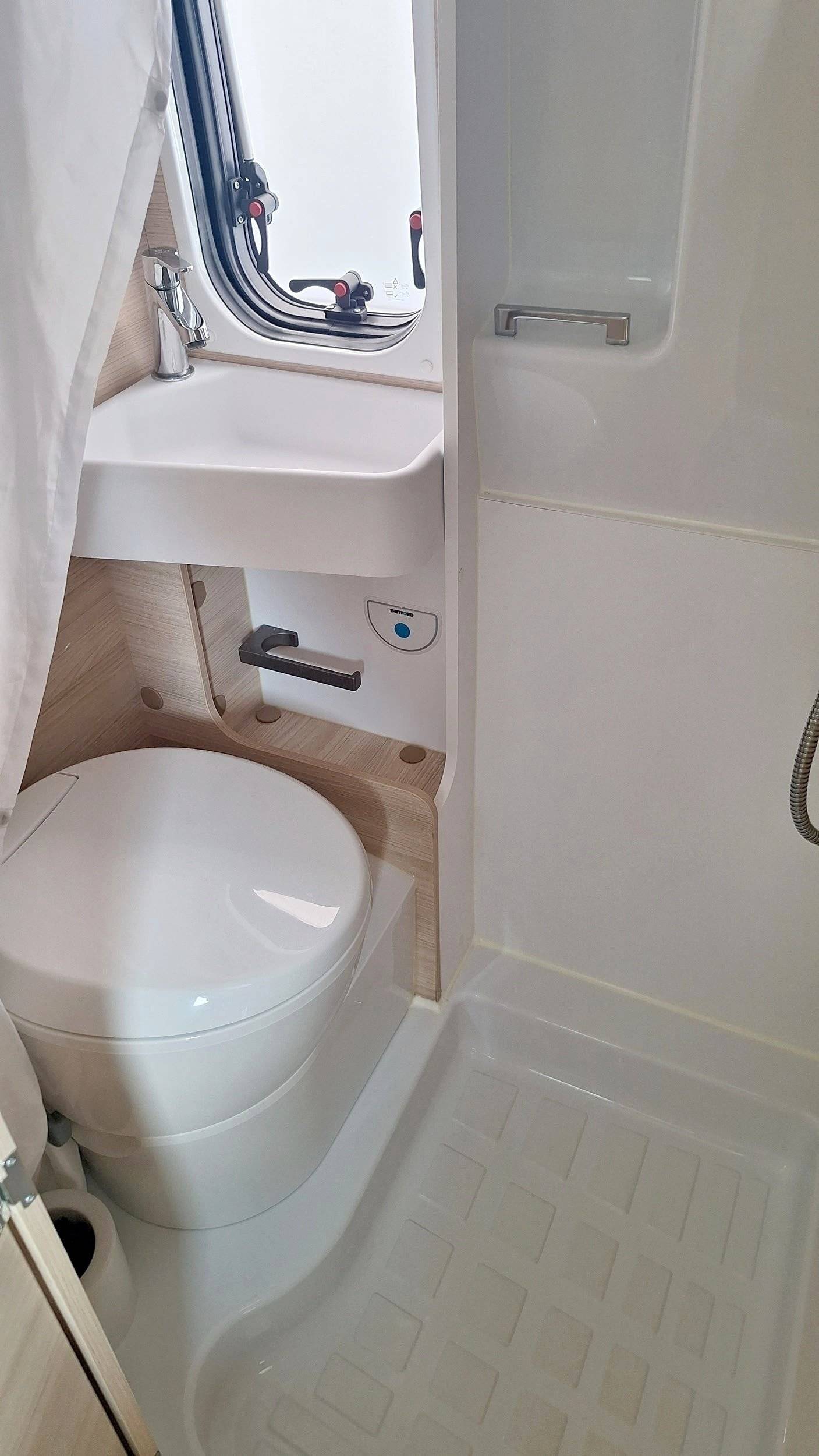 Chausson 594 first line