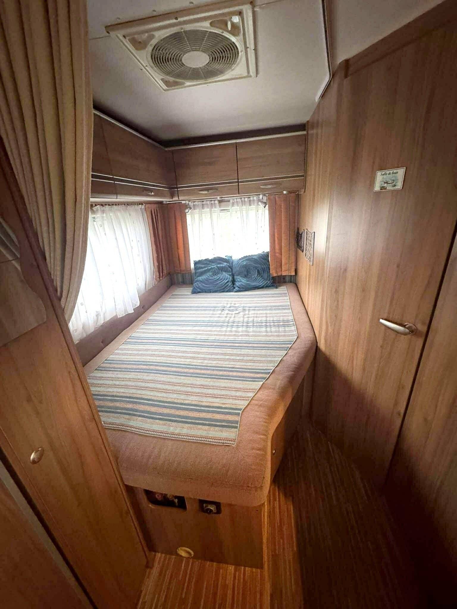 Dormidas Ford Transit 2,2l TDCi 140 ch. - Yescapa