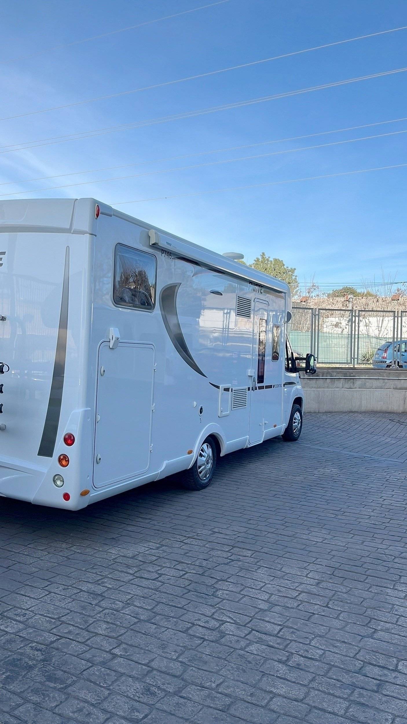 Voorkant 3/4 Fiat Ducato 2,2 l 120 ch - Yescapa