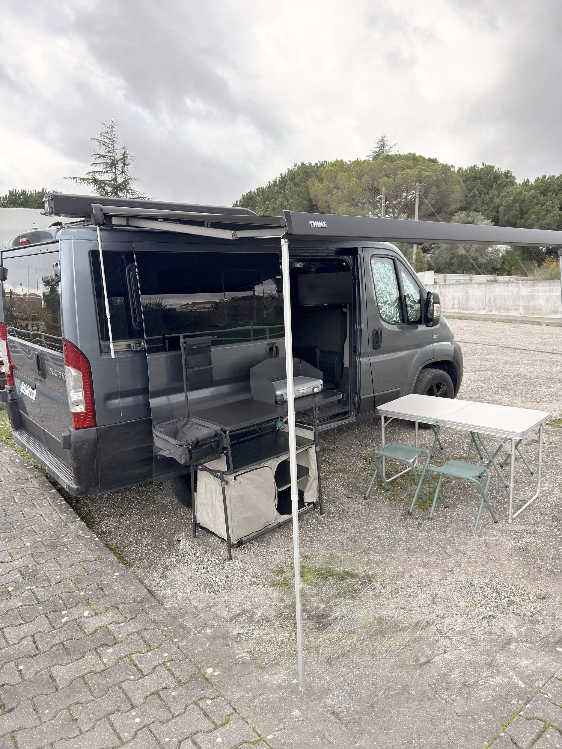 Vue avant de 3/4 Fiat Ducato 2,2 l 100 ch - Yescapa