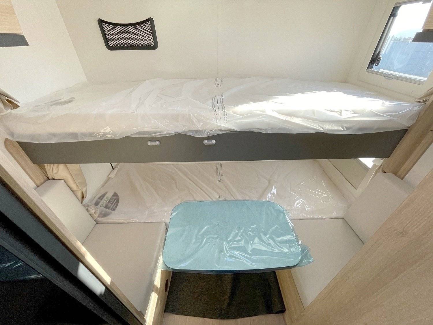 Berth Peugeot CS660 - Yescapa