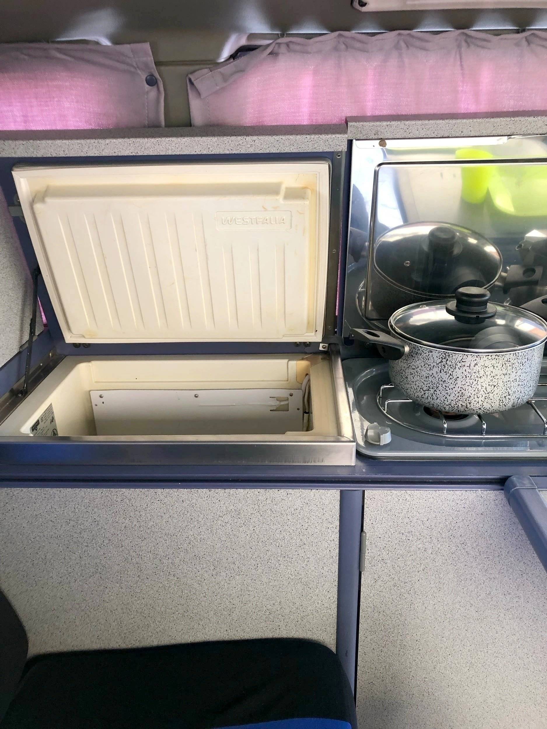 Dining Area Volkswagen T4 California - Yescapa