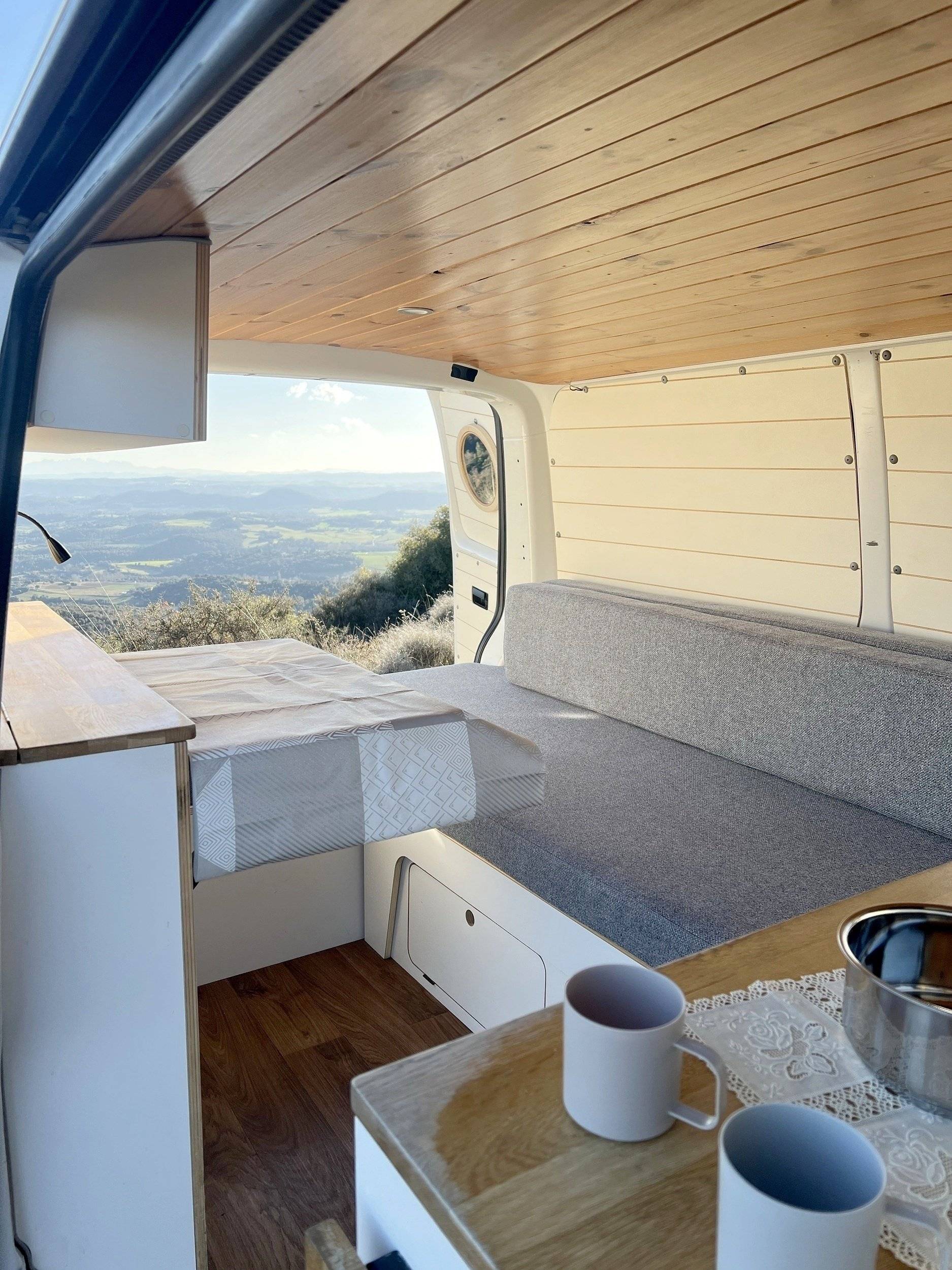 Dining Area Volkswagen 2,0 l 140 ch - Yescapa