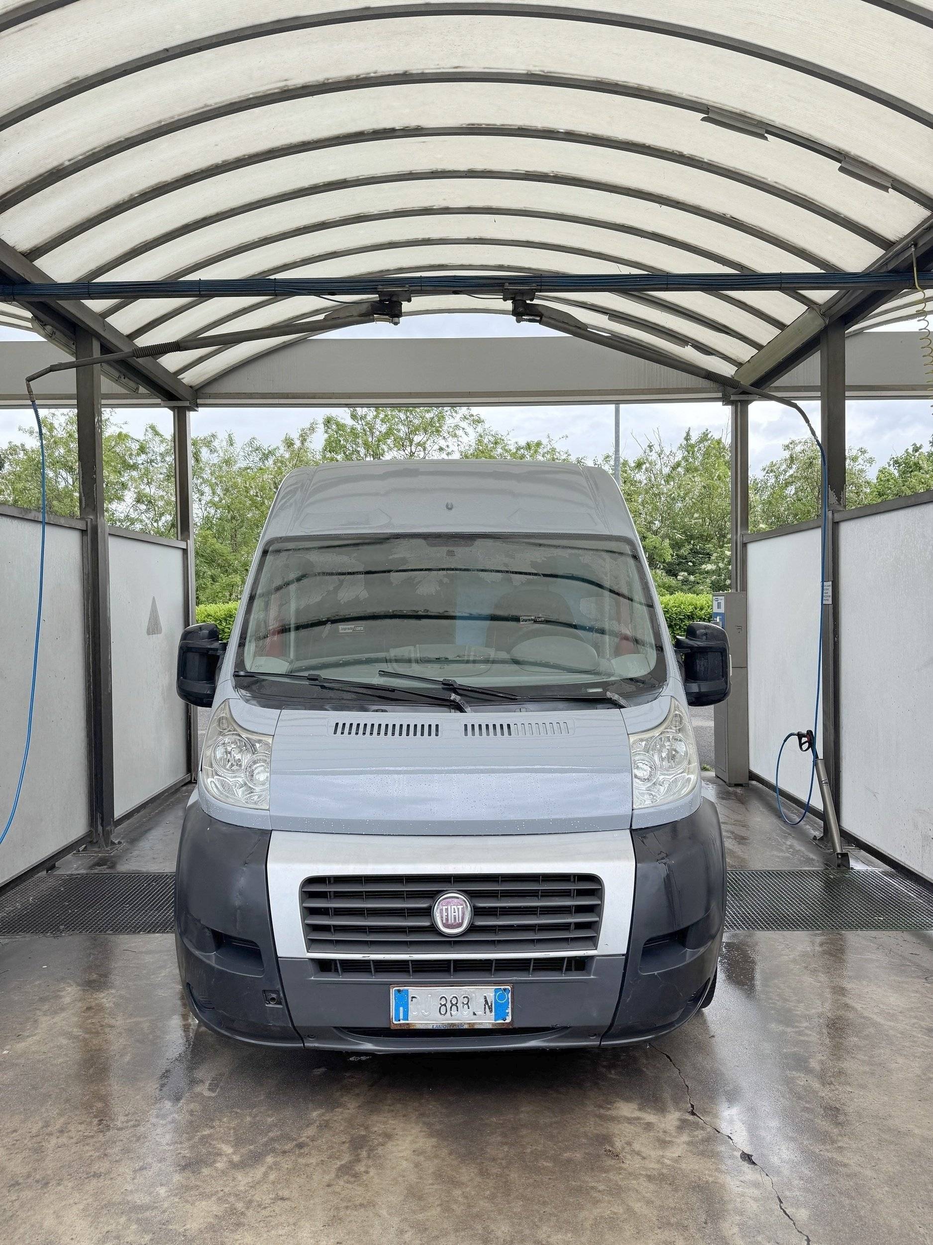 Front view from 3/4 Fiat FIAT DUCATO - Yescapa