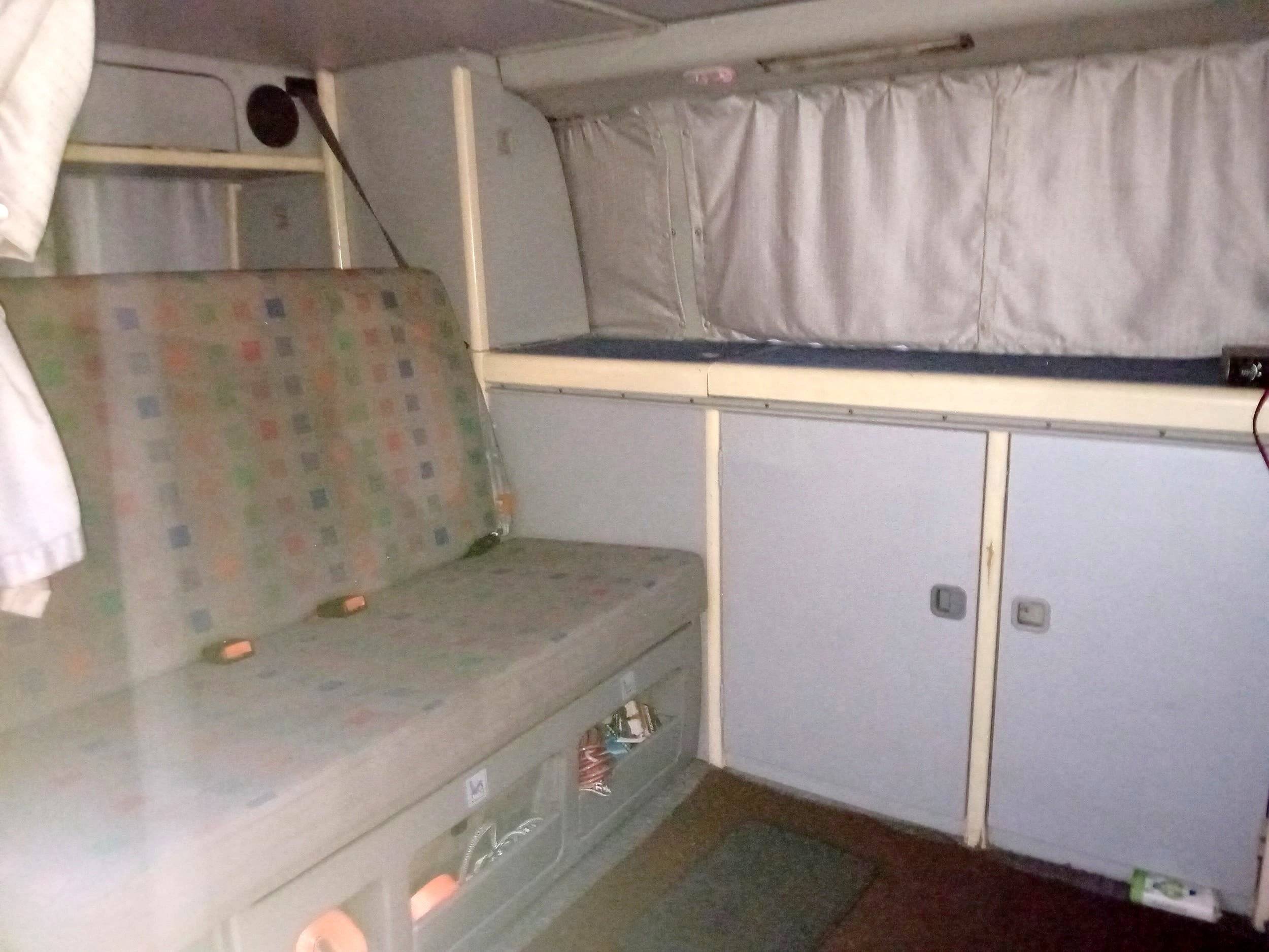 Coin repas Volkswagen Transporter T4 2.4D - Yescapa