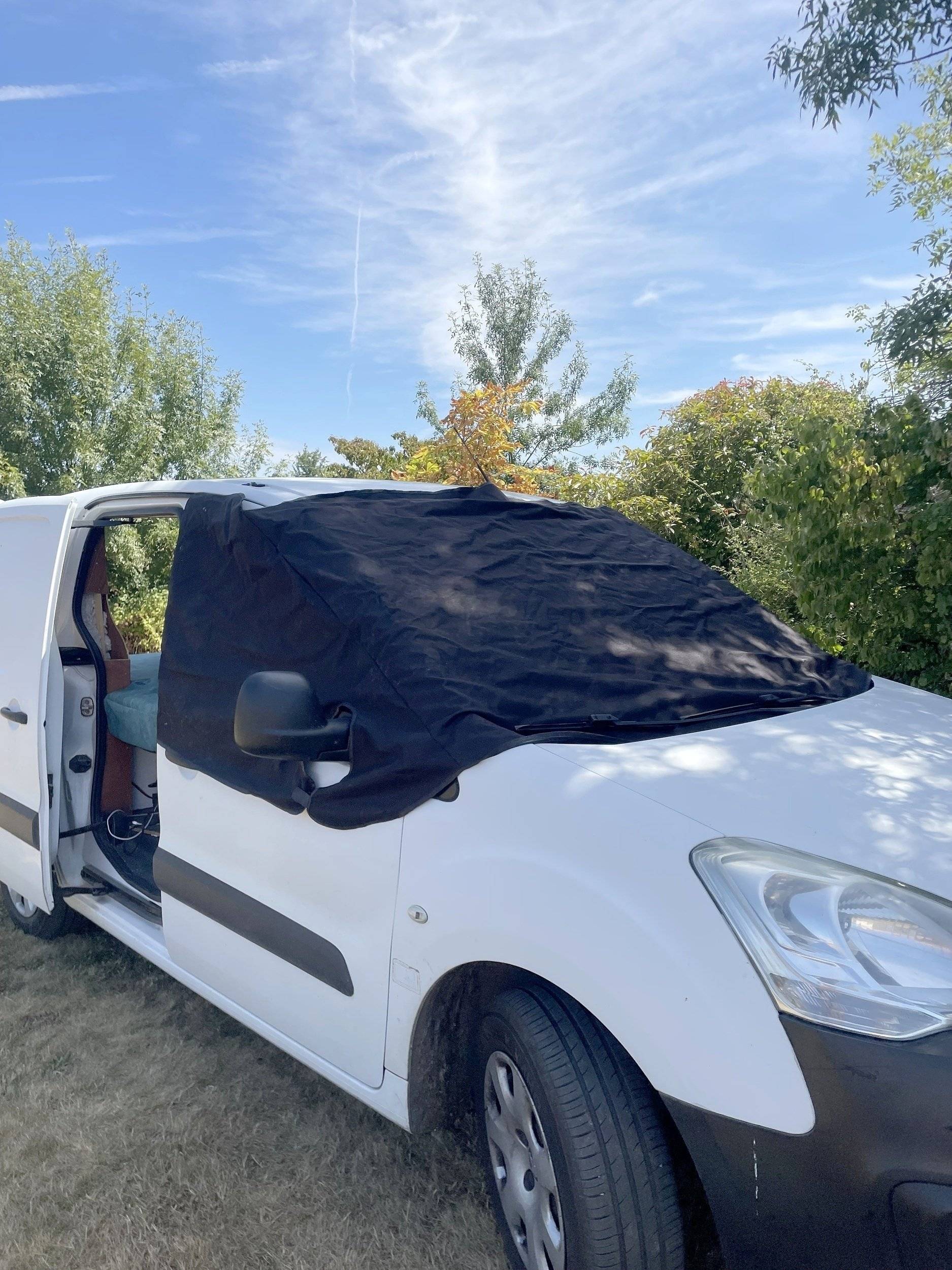 Vista frontale a ¾ Peugeot - Yescapa