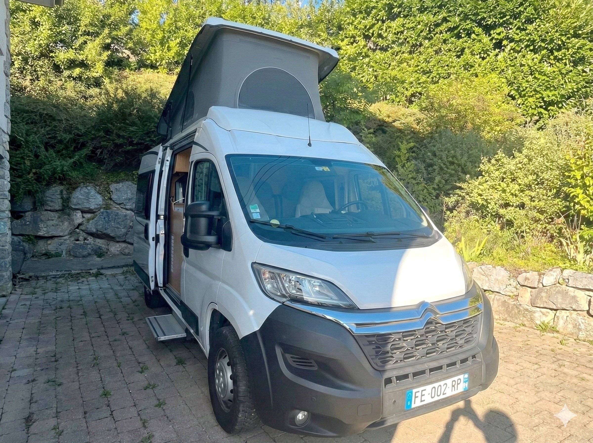 Front view from 3/4 Citroën Citroën jumper - Yescapa