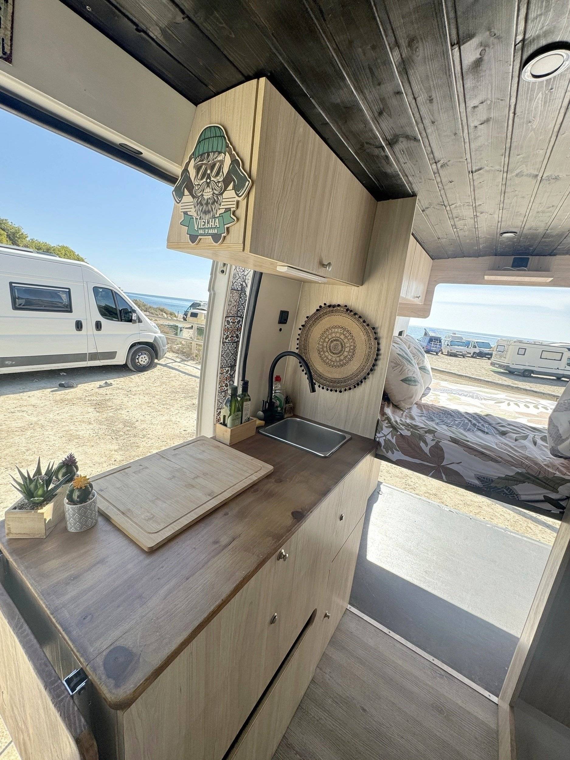 Angolo cucina Peugeot BOXER L2H2 - Yescapa