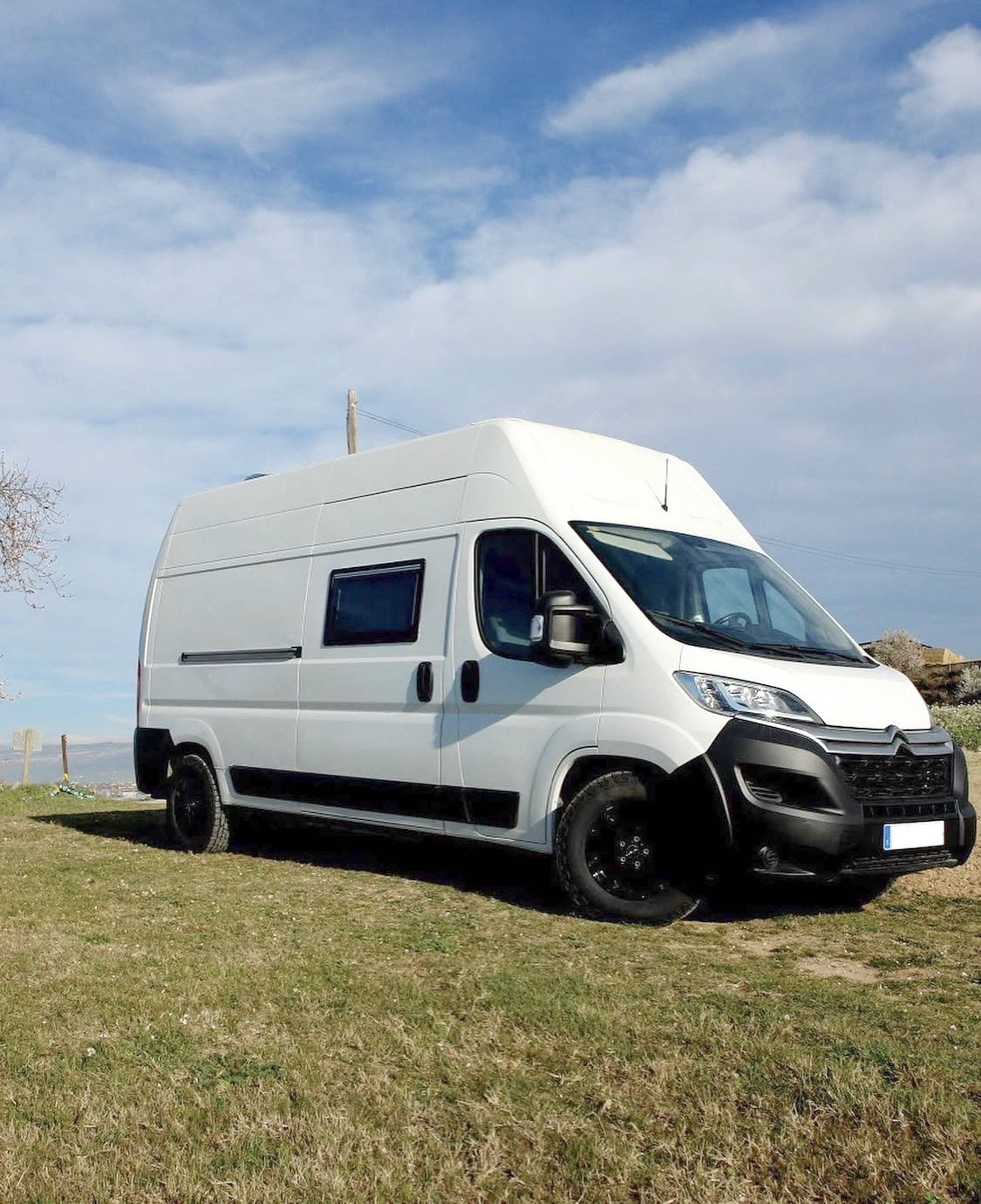 schräge Vorderansicht Citroën - Yescapa