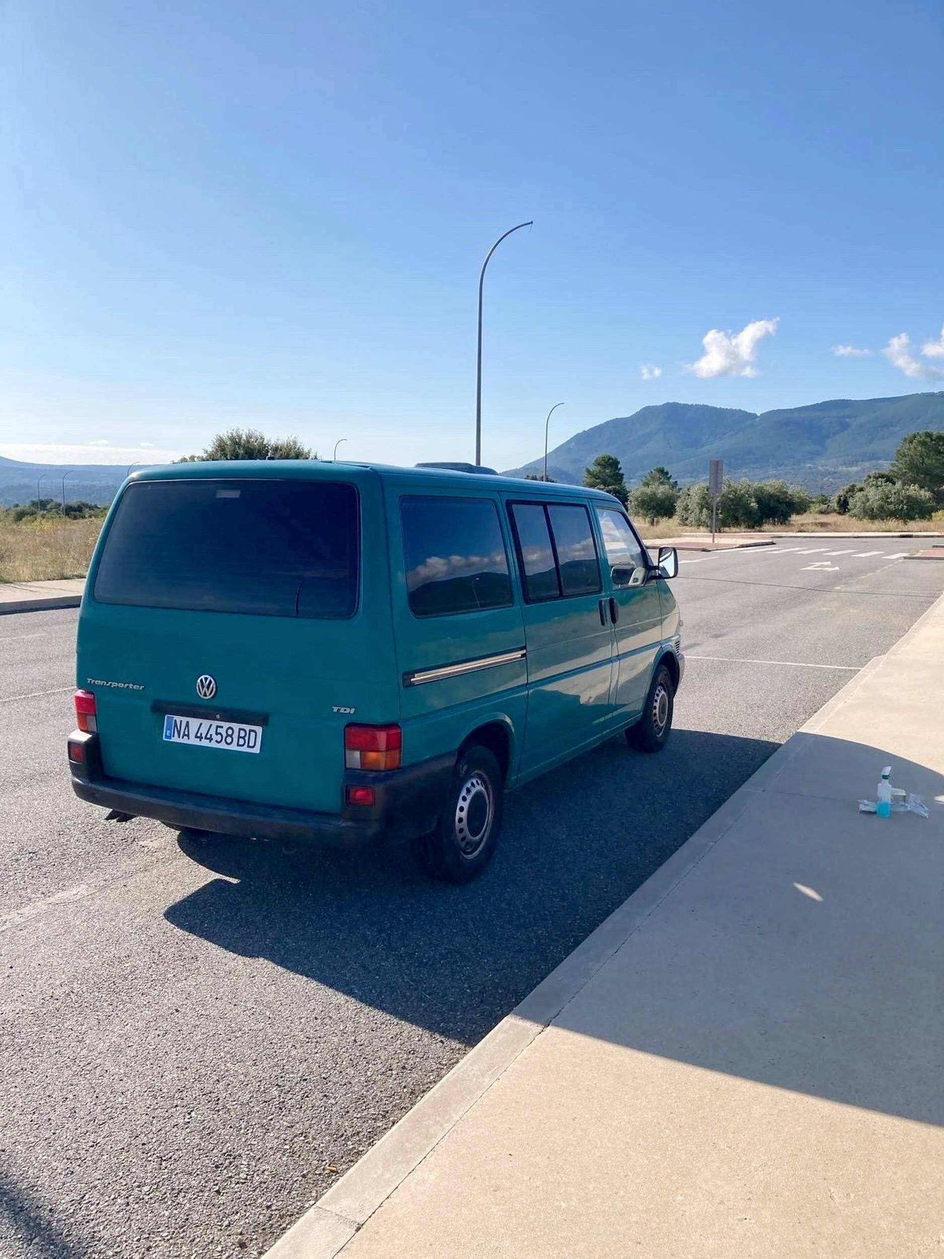 Comedor Volkswagen T4, 2,5 TDI - Yescapa