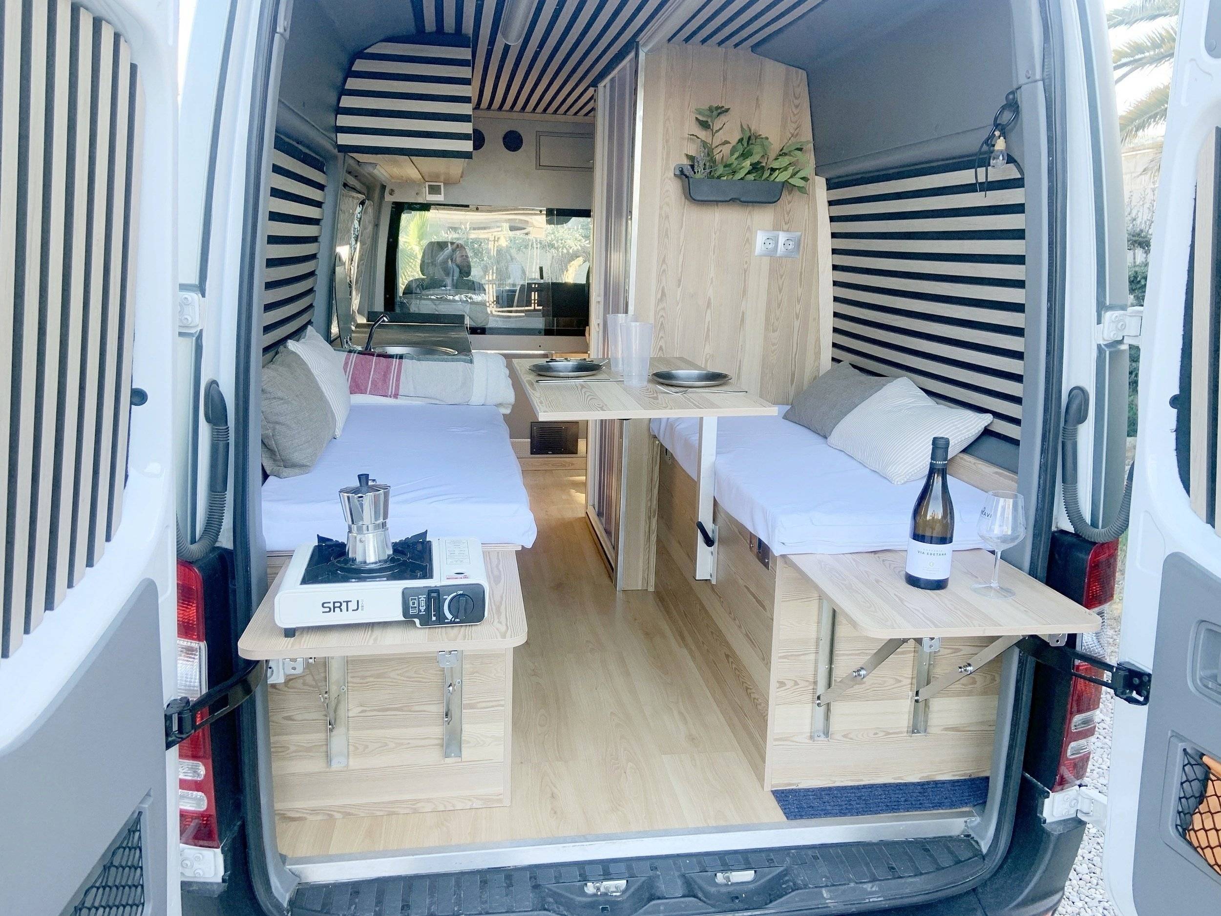 Coin repas Mercedes Mercedes Sprinter 313 cdi - Yescapa