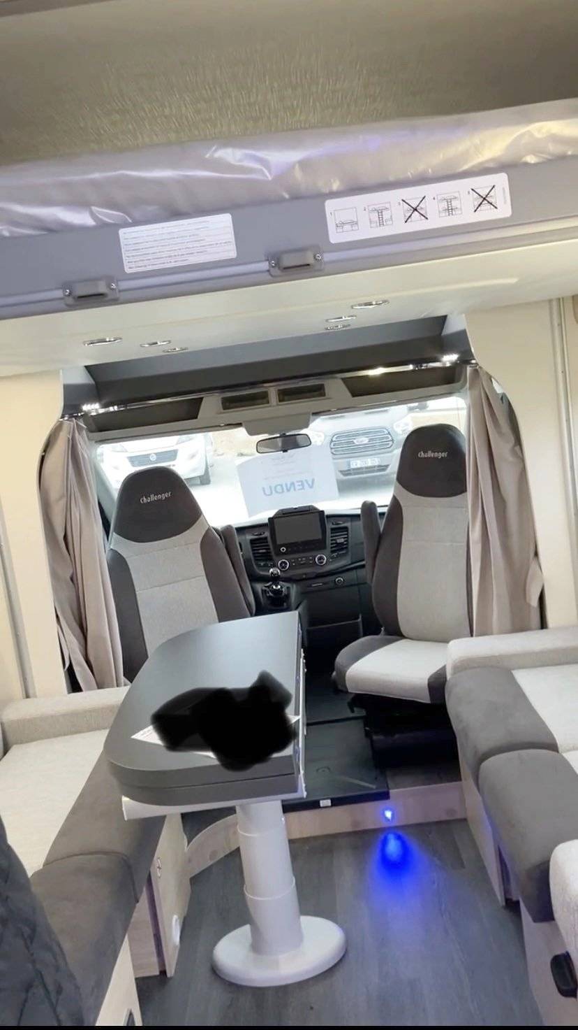 Challenger FORD TRANSIT